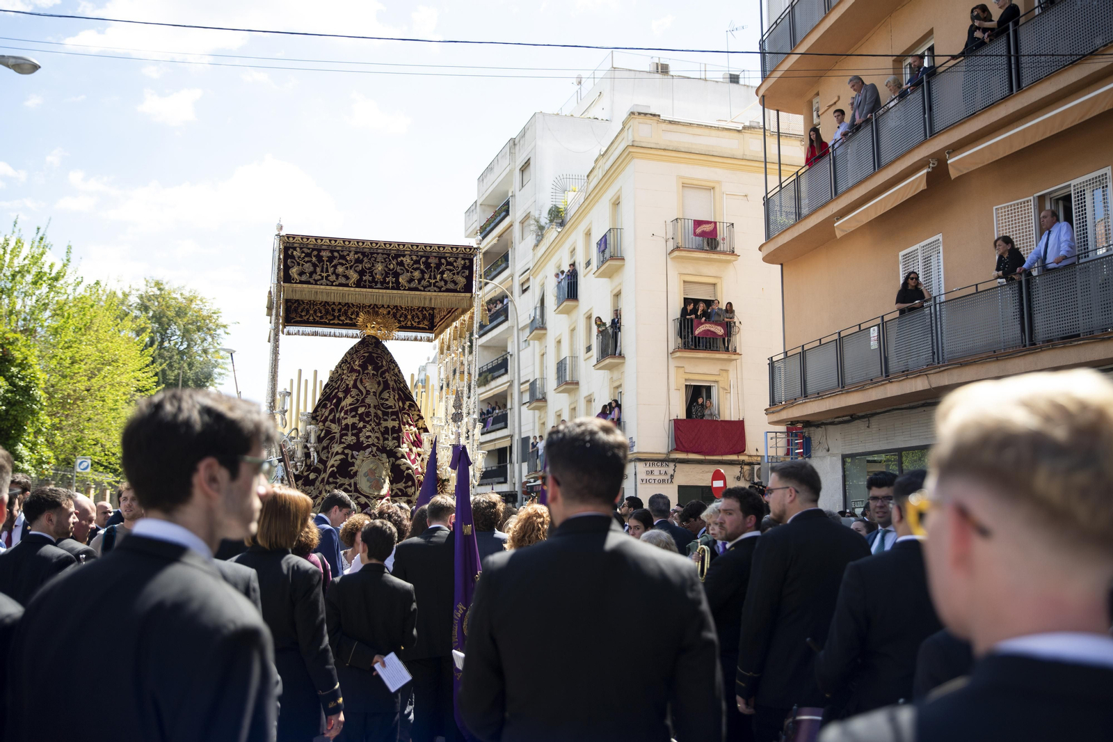 Imágenes de la salida en procesión de Las Cigarreras