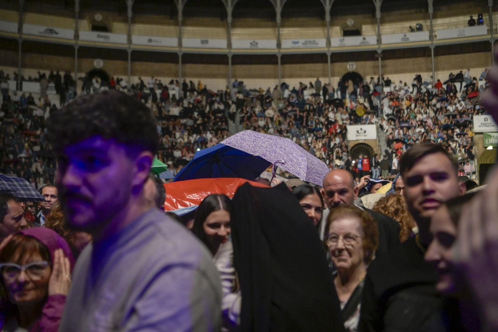 Así fue el concierto, bajo la lluvia, de Los Chichos en Granada