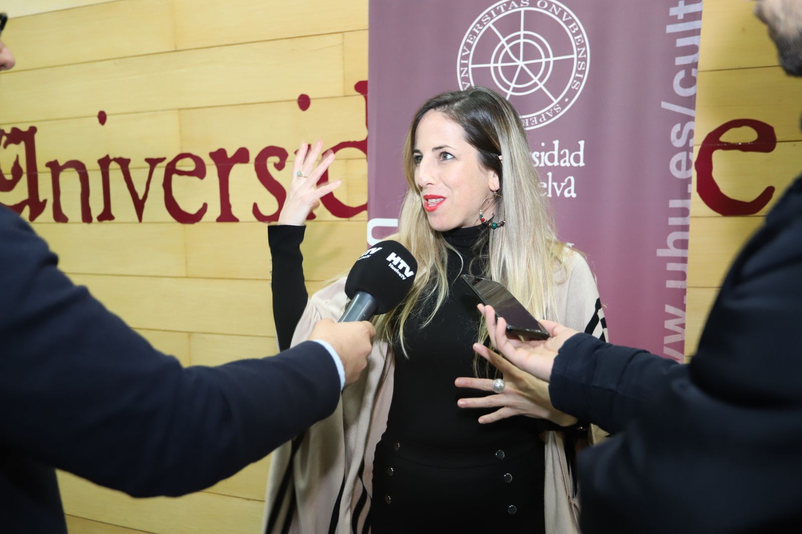 Imágenes del coloquio que ofrecieron Eva Isanta y Celia Molina sobre el papel de la mujer en el cine