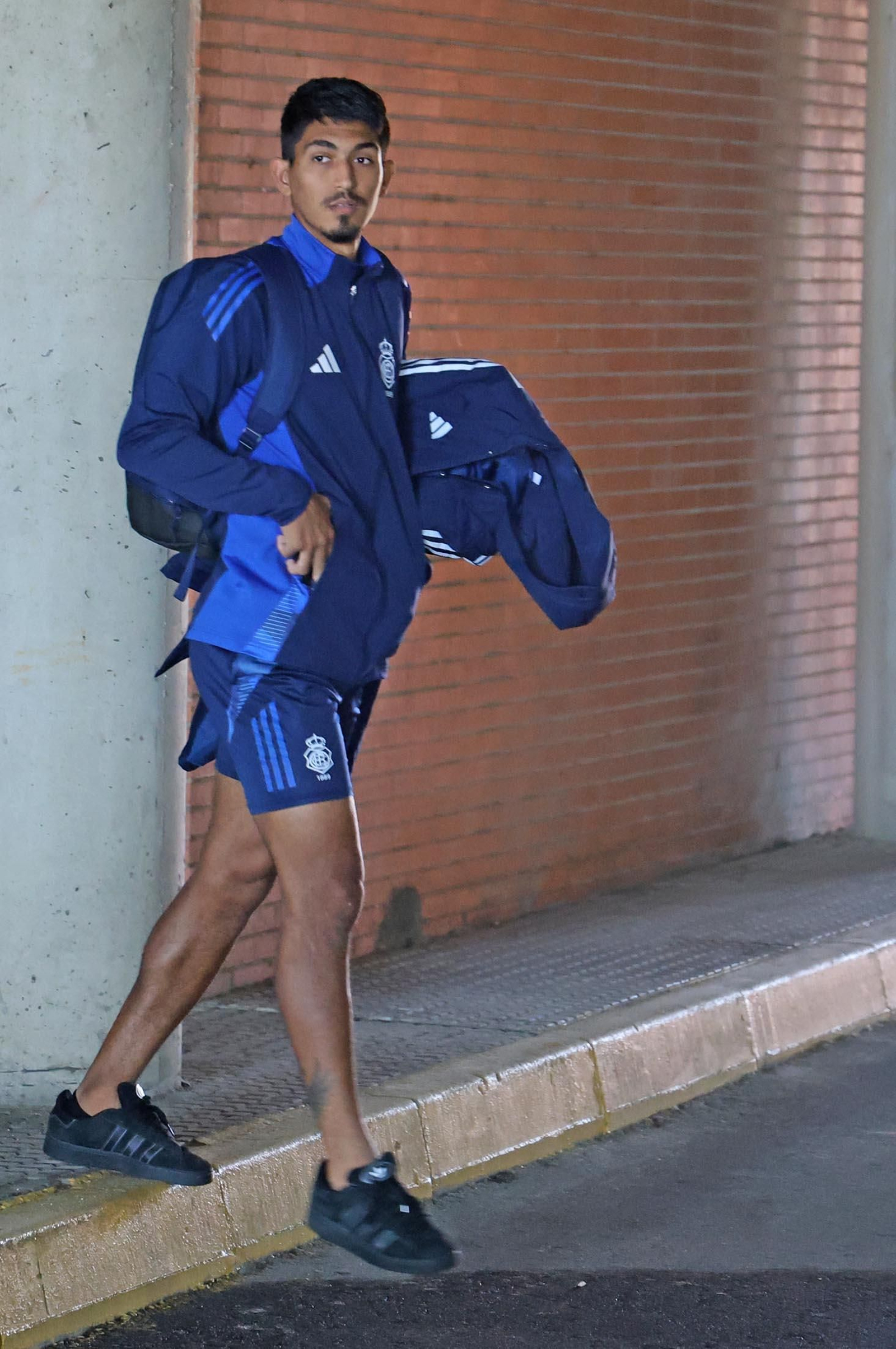 Imágenes de la salida en autobús del Recreativo de Huelva hacia Madrid