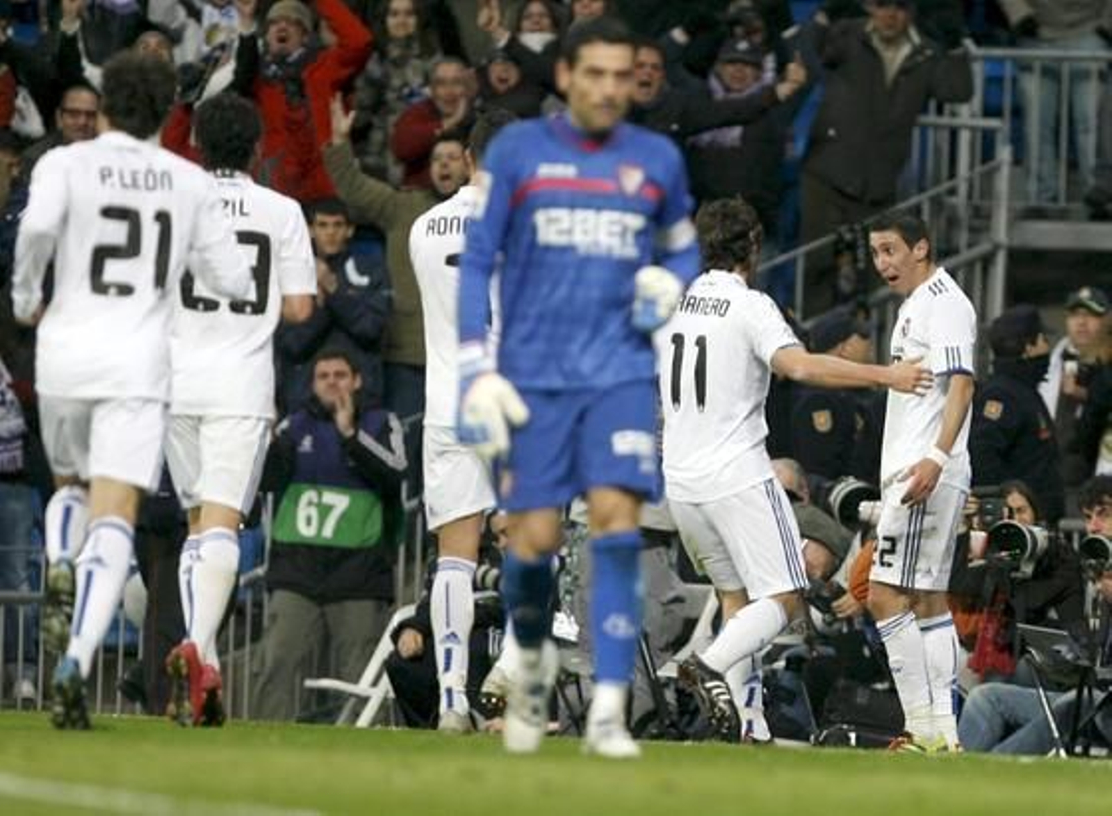 El Sevilla cae en el Bernabéu pese a jugar con un jugador más durante casi media hora. / EFE