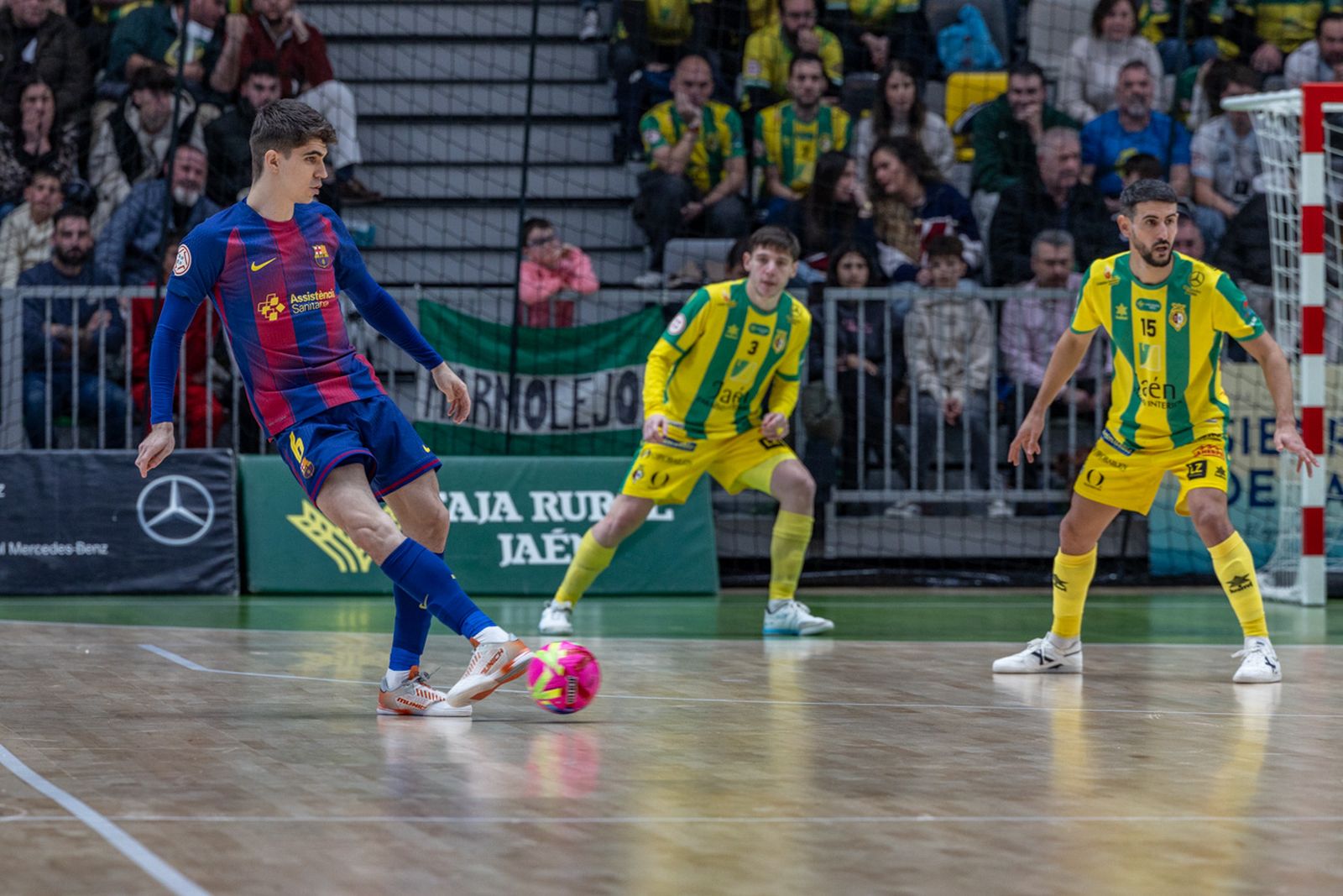 Las mejores imágenes del espectacular encuentro entre Jaén Paraíso Interior FS y Barça (3-3)