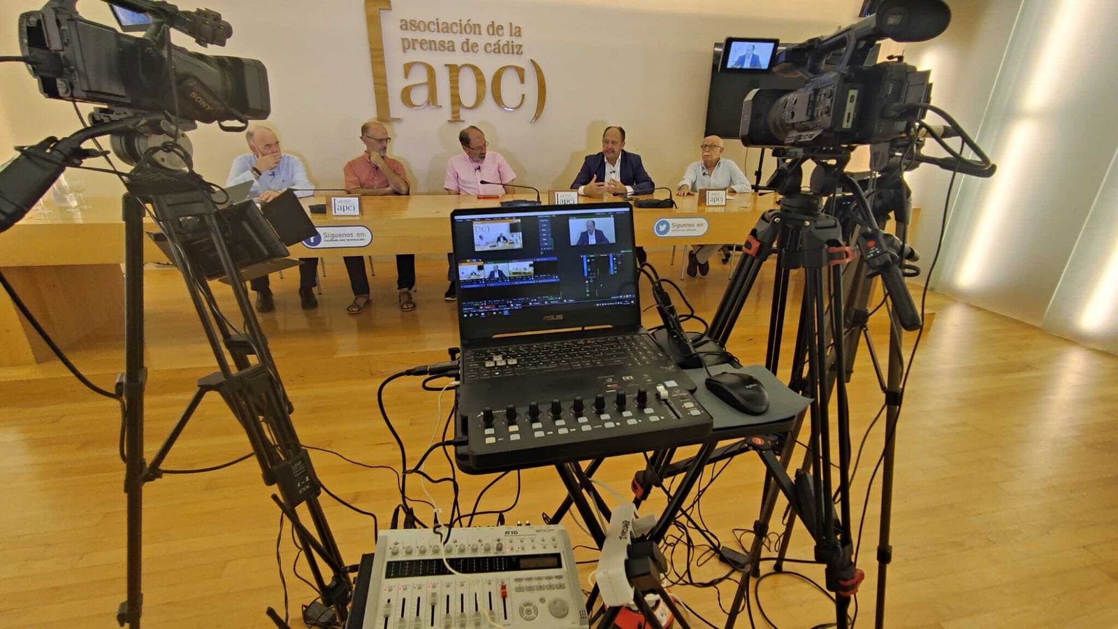 Nuevo episodio del Café del Correo en 8TV