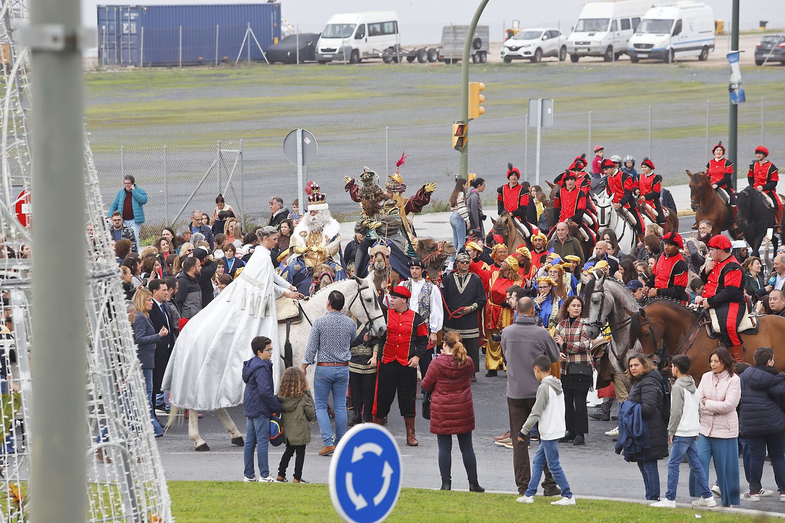Imágenes de la mágica llegada de los Reyes Magos y la Estrella de la Ilusión a Huelva en barco