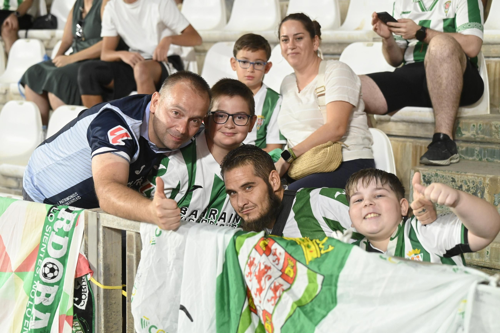 Las mejores fotos del ambiente en El Arcángel para el Córdoba CF - Racing de Santander
