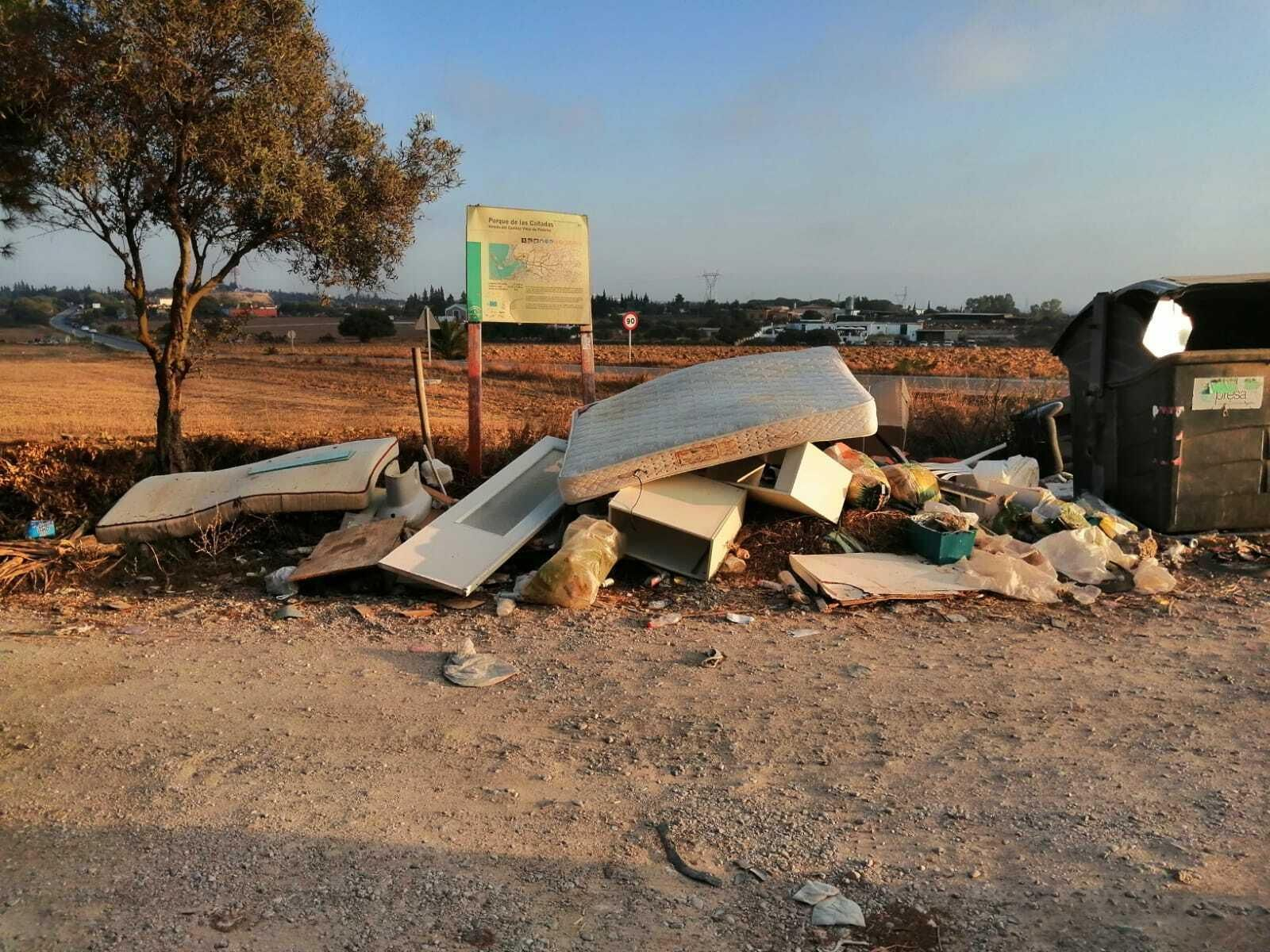 Basura acumulada en lugares no autorizados