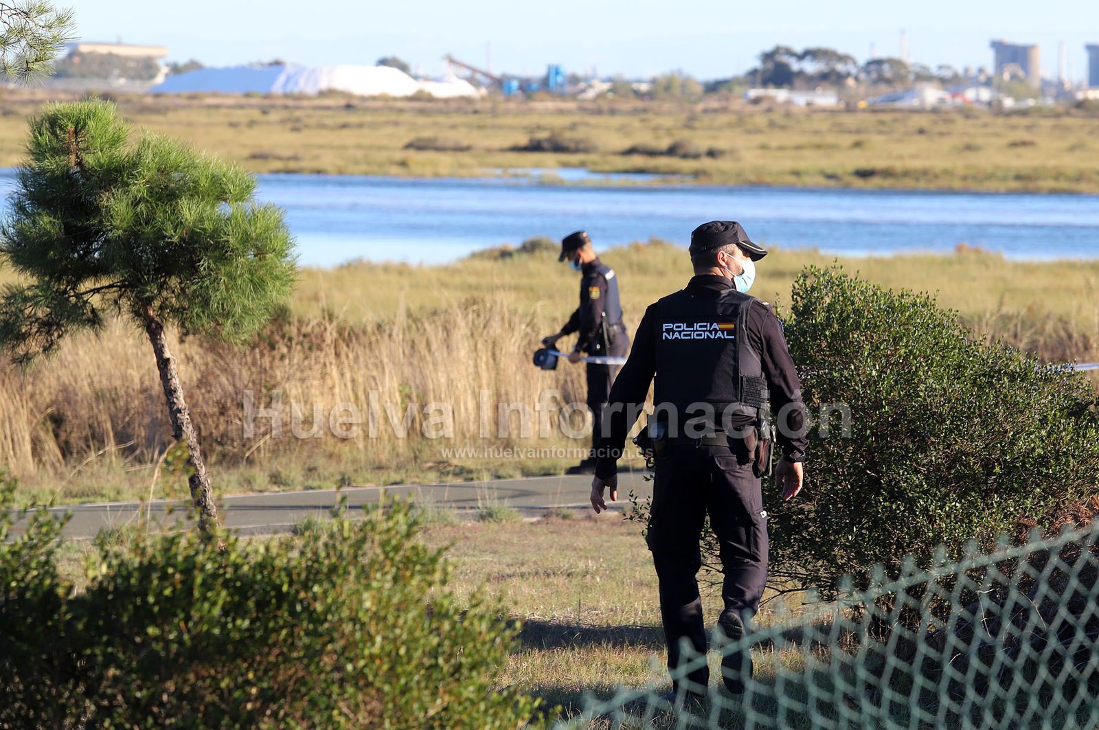 Encuentran los cuerpos de Enrique y Paqui en el acceso al espigón de Huelva, en imágenes