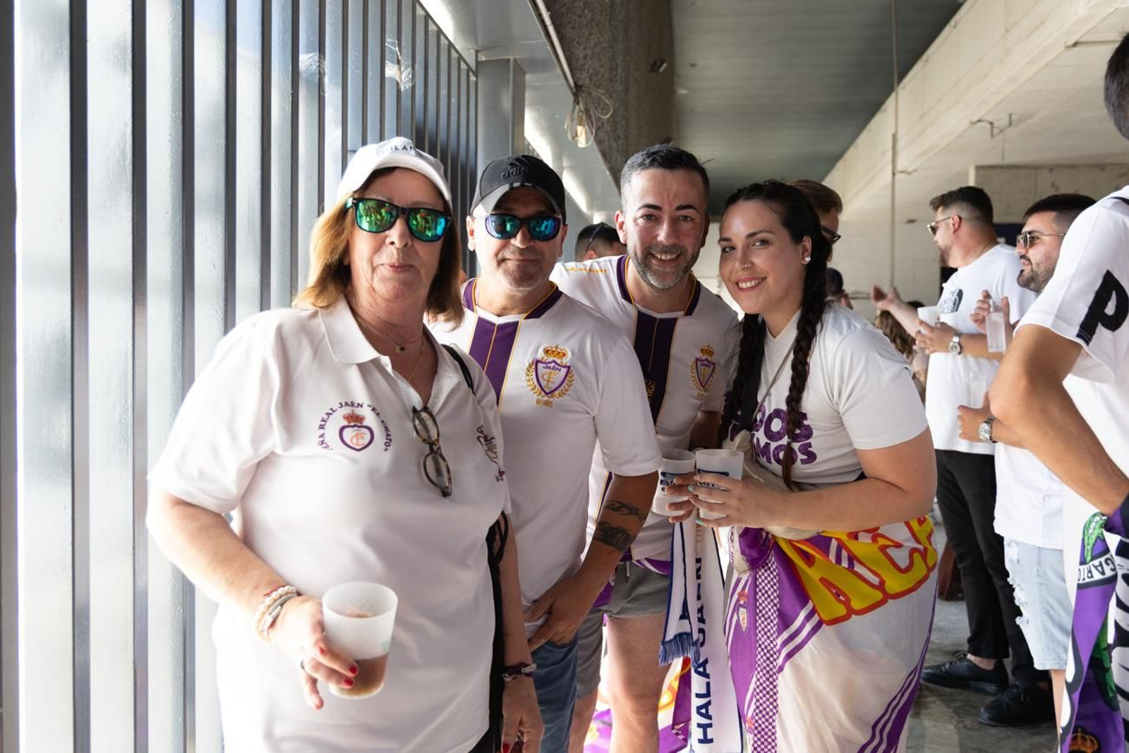 El épico recibimiento de la afición lagarta al Real Jaén, en imágenes