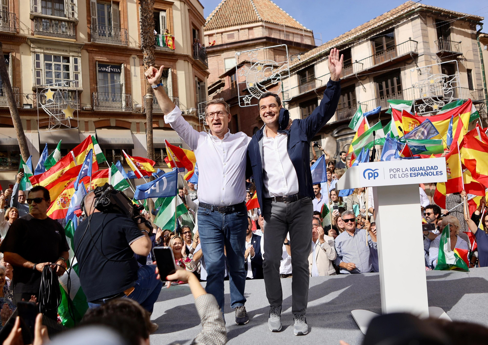 Las fotos que dejan la multitudinaria concentración del PP contra la amnistía. Las fotos que dejan la multitudinaria concentración del PP contra la amnistía.