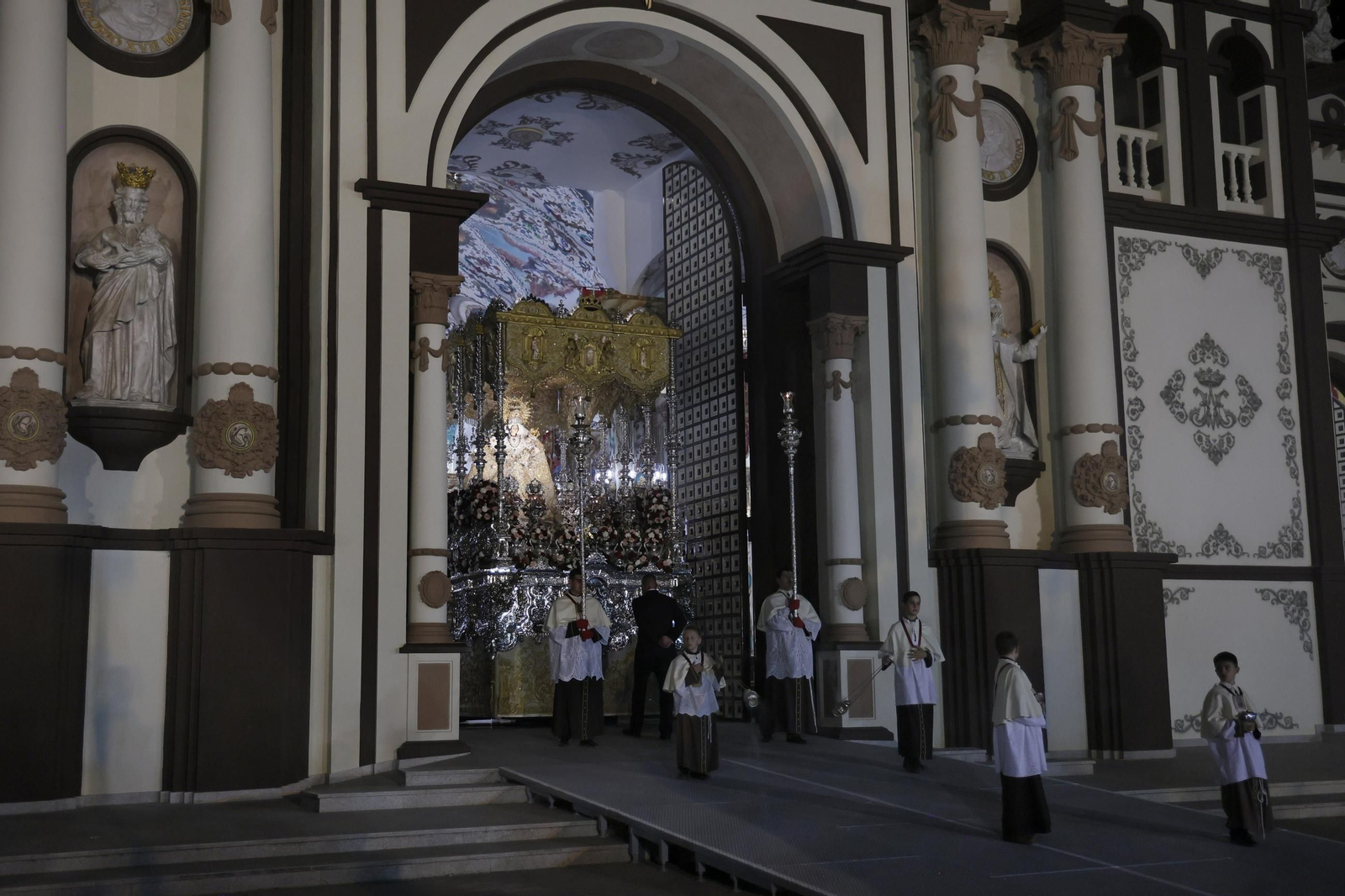 Las imágenes de la visita a la catedral del Palmar de Troya