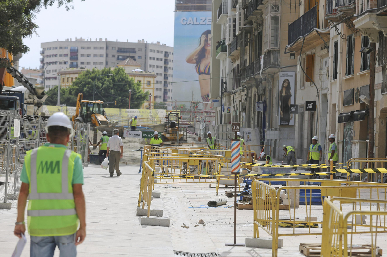 Fotos de la obra a contrarreloj en la Alameda Principal de Málaga