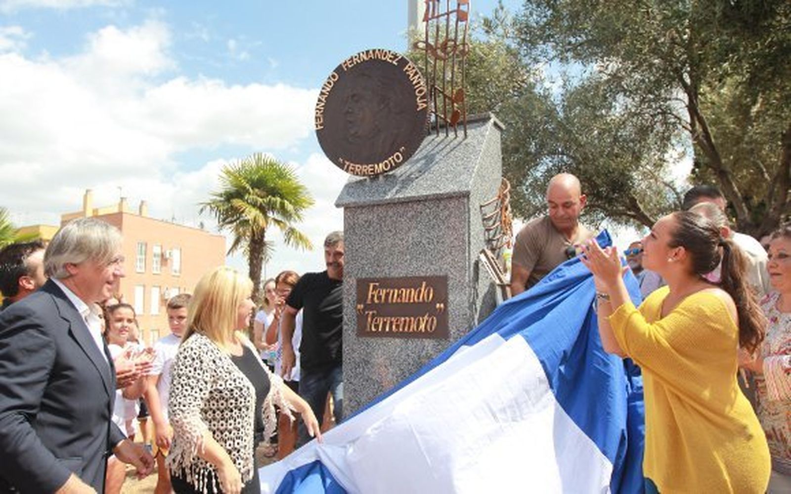 Terremoto hijo vuelve a su barrio
