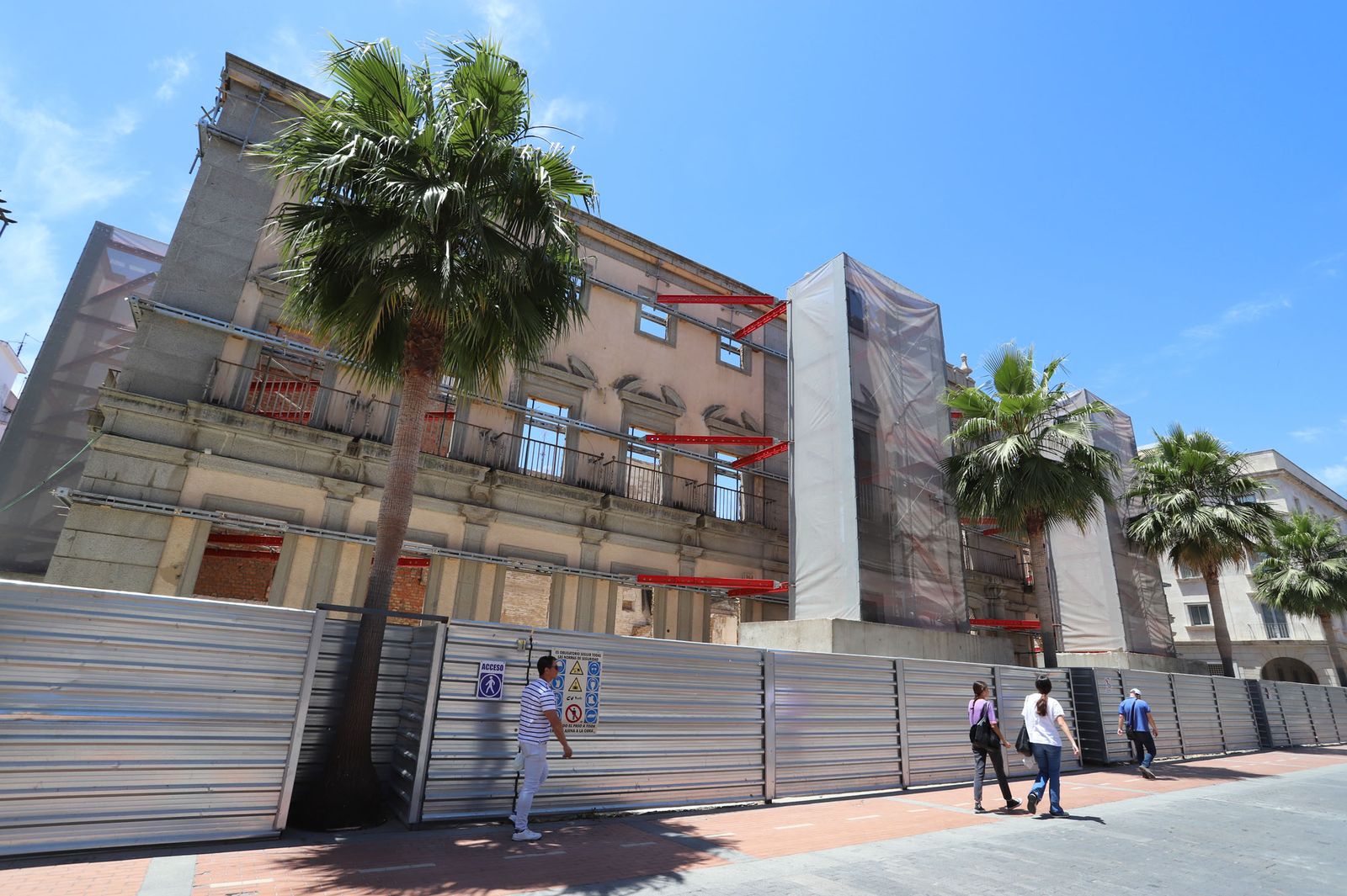 Estado actual de las obras del antiguo edificio de Hacienda en la plaza de la Constitución.