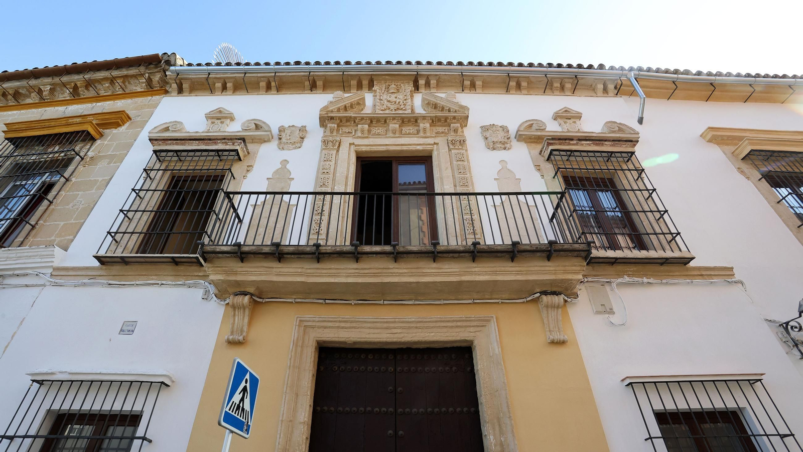 Visita a la rehabilitación de viviendas en calle Ramón de Cala en Jerez