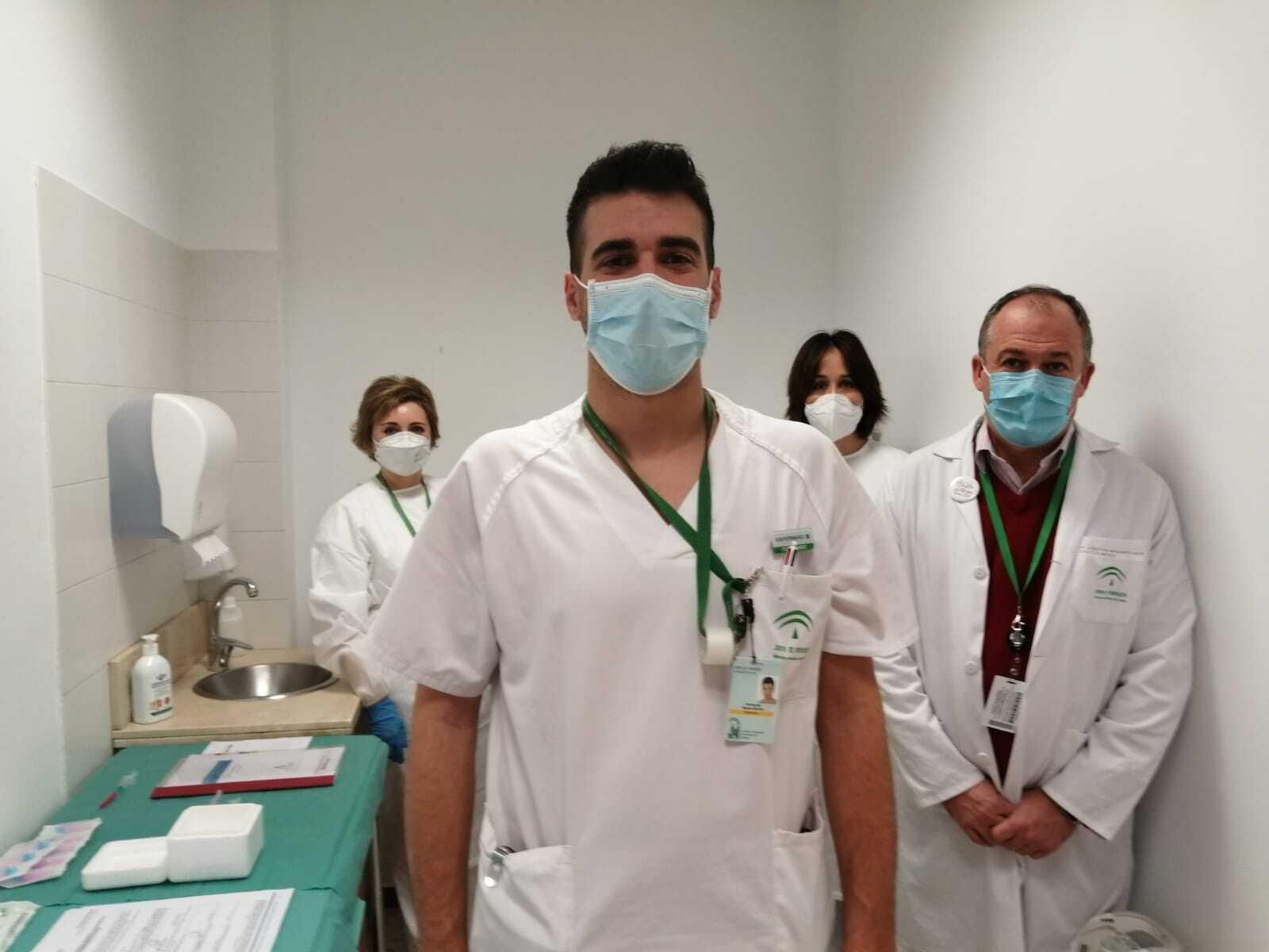 Así ha empezado la vacunación en el Virgen de las Nieves de Granada