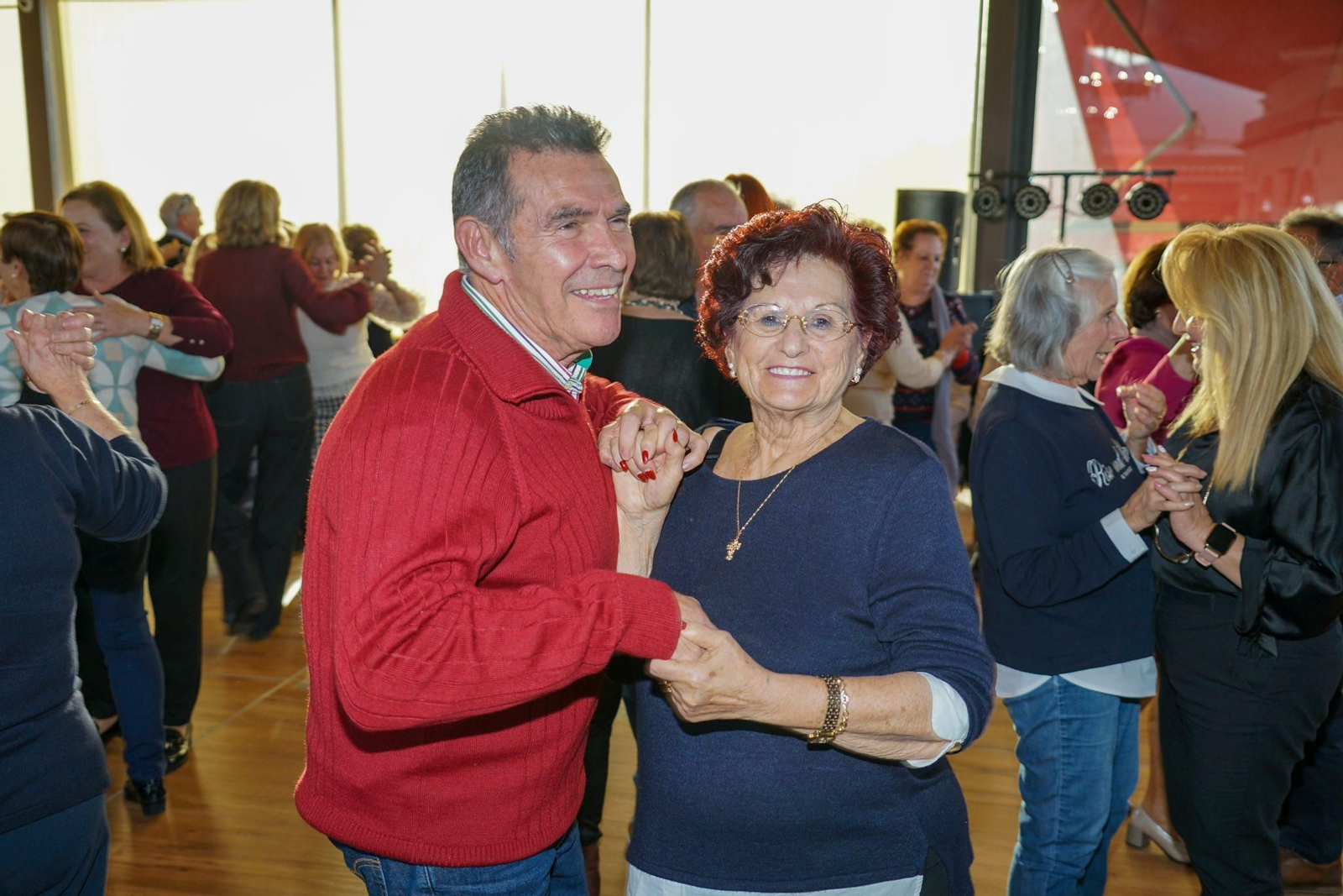 300 mayores de Vícar celebran las fiestas por todo lo alto en la Bodega Cuatro Vientos de Murta