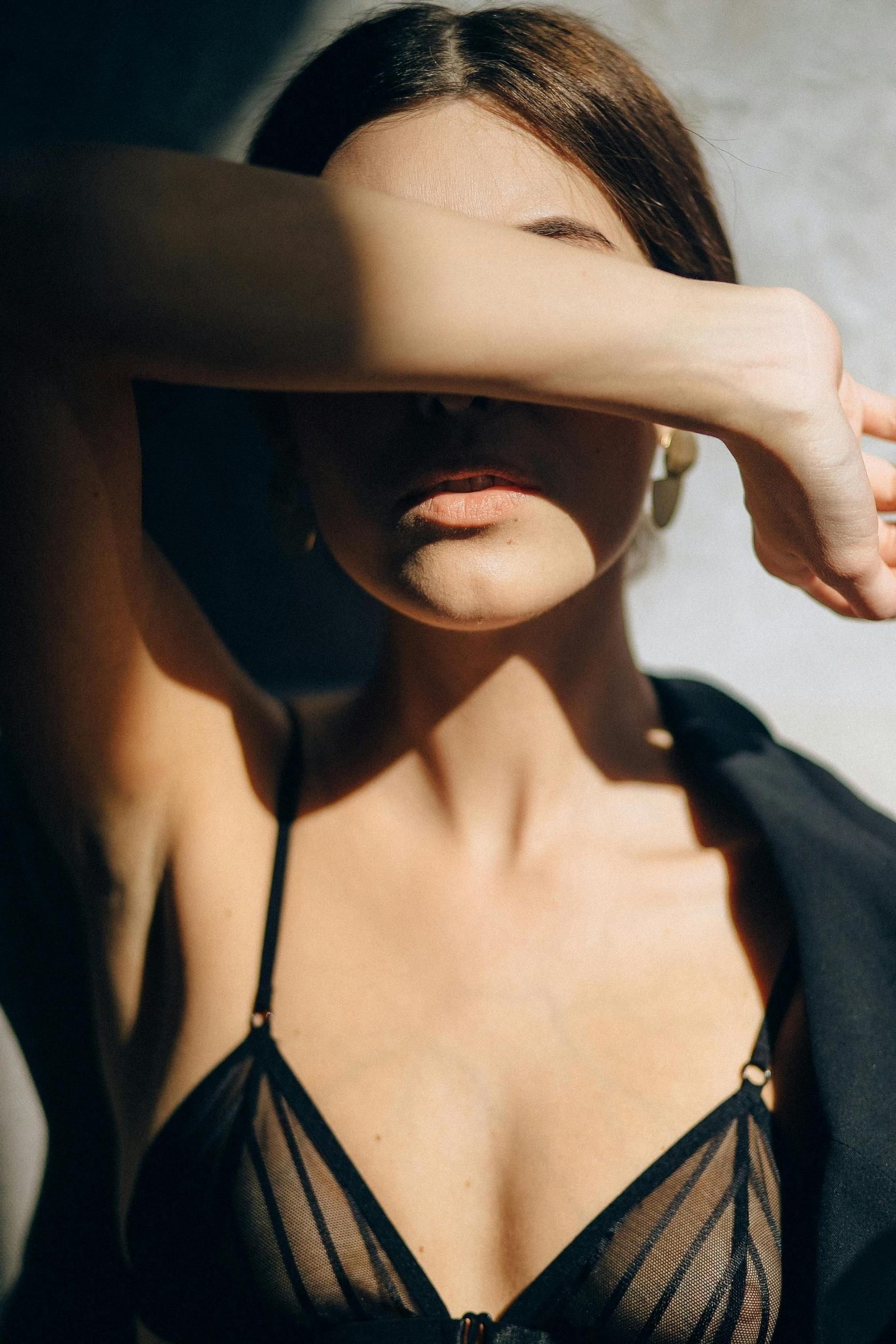 Los diferentes tejidos en prendas de lencería crean todo tipo de sensaciones en la piel.