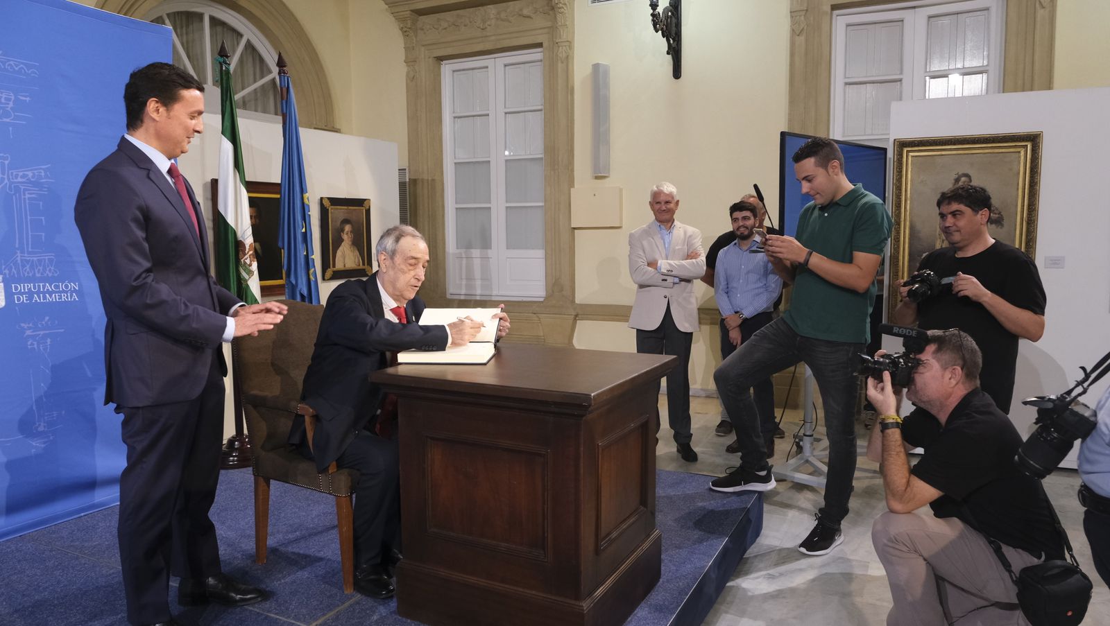 Imágenes de la entrega del Escudo de Oro de la Diputación de Almería a Ambrosio Sánchez