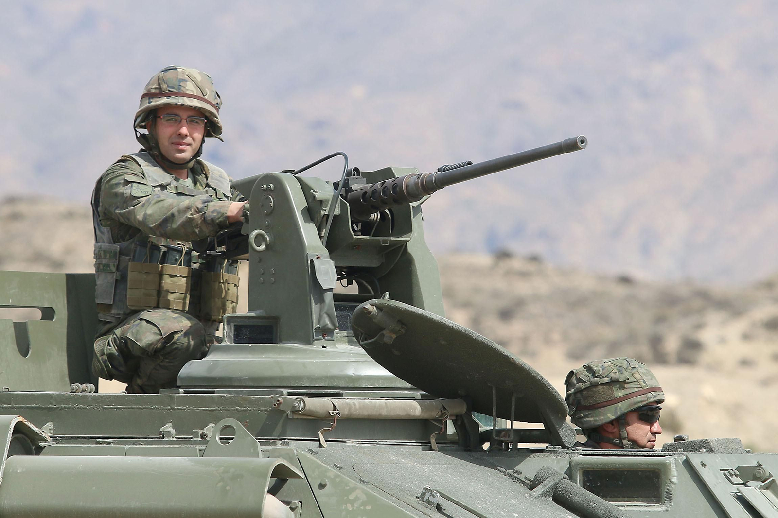 Imágenes de la visita de la ministra de Defensa a la base militar de Viator