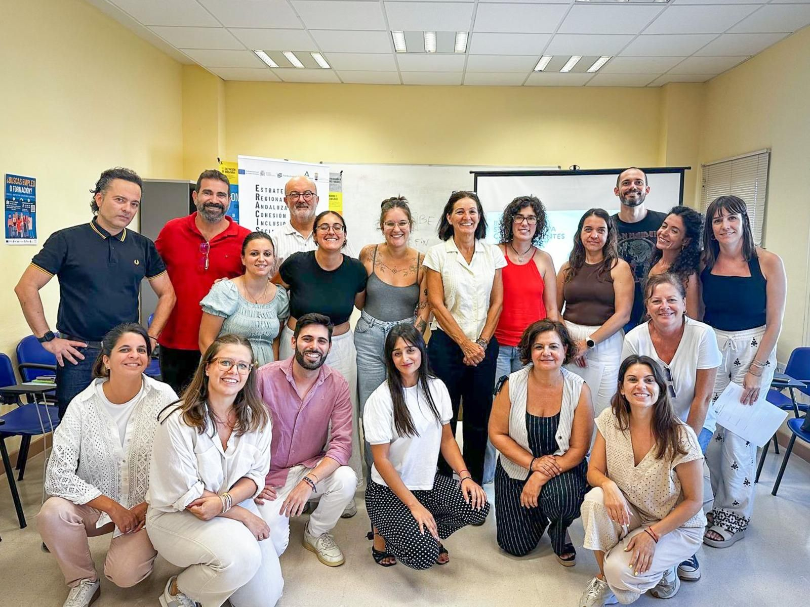 Profesionales de servicios sociales reciben formación en atención a adolescentes