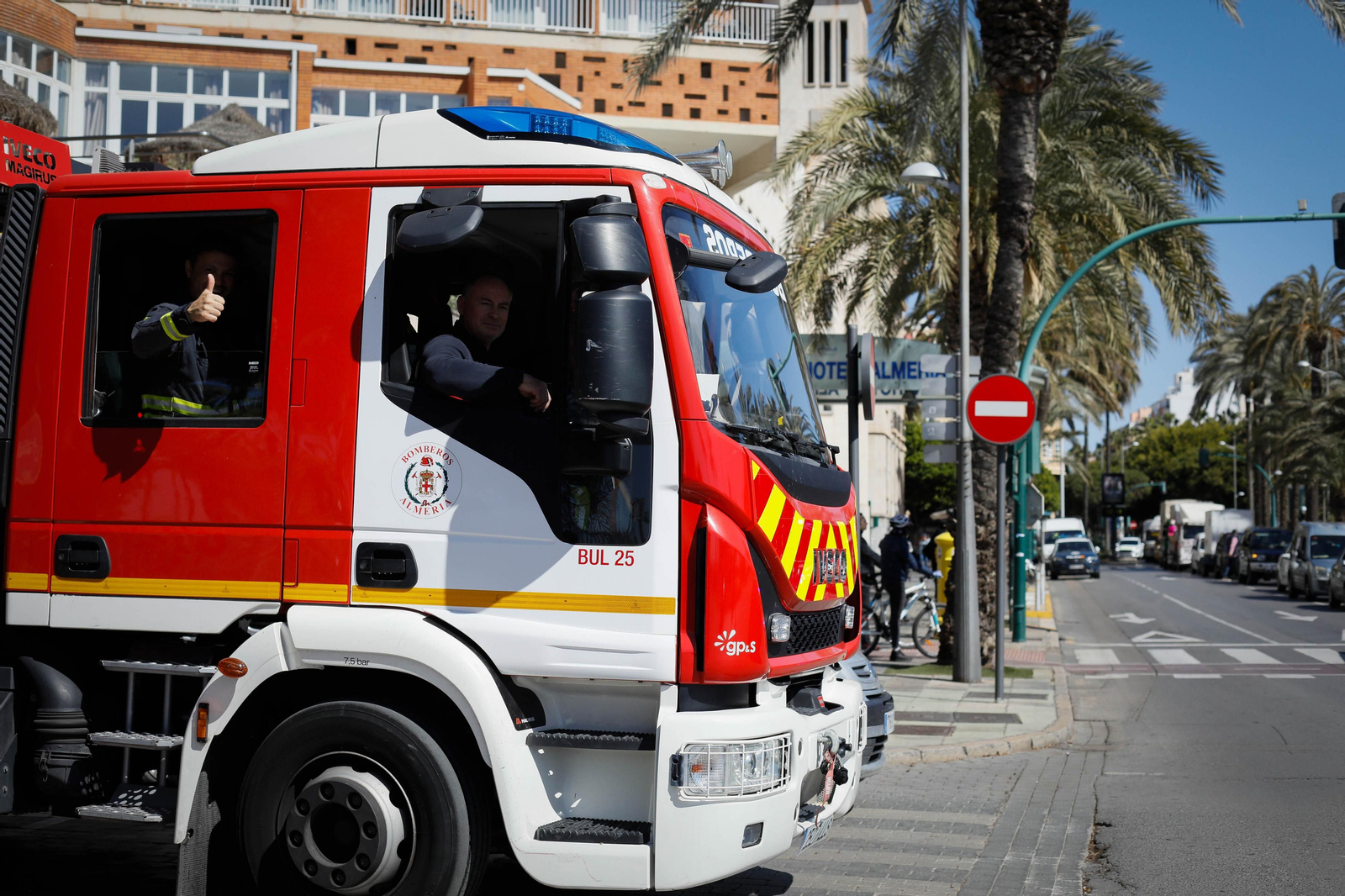 Los agricultores colapsan el puerto de Almería