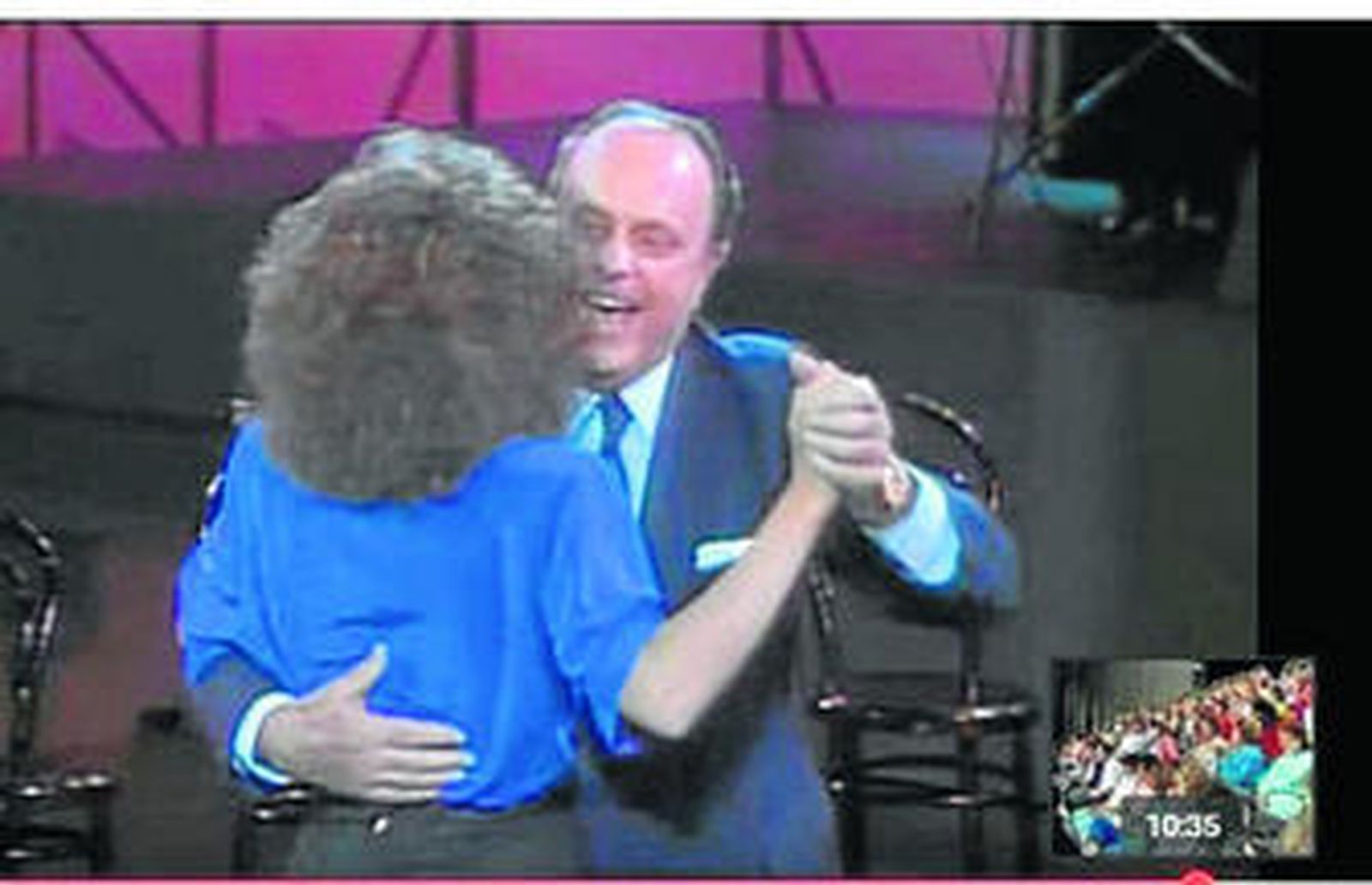 Manuel Fraga baila con una presentadora de TV3 en 'No passa res', en el 87.