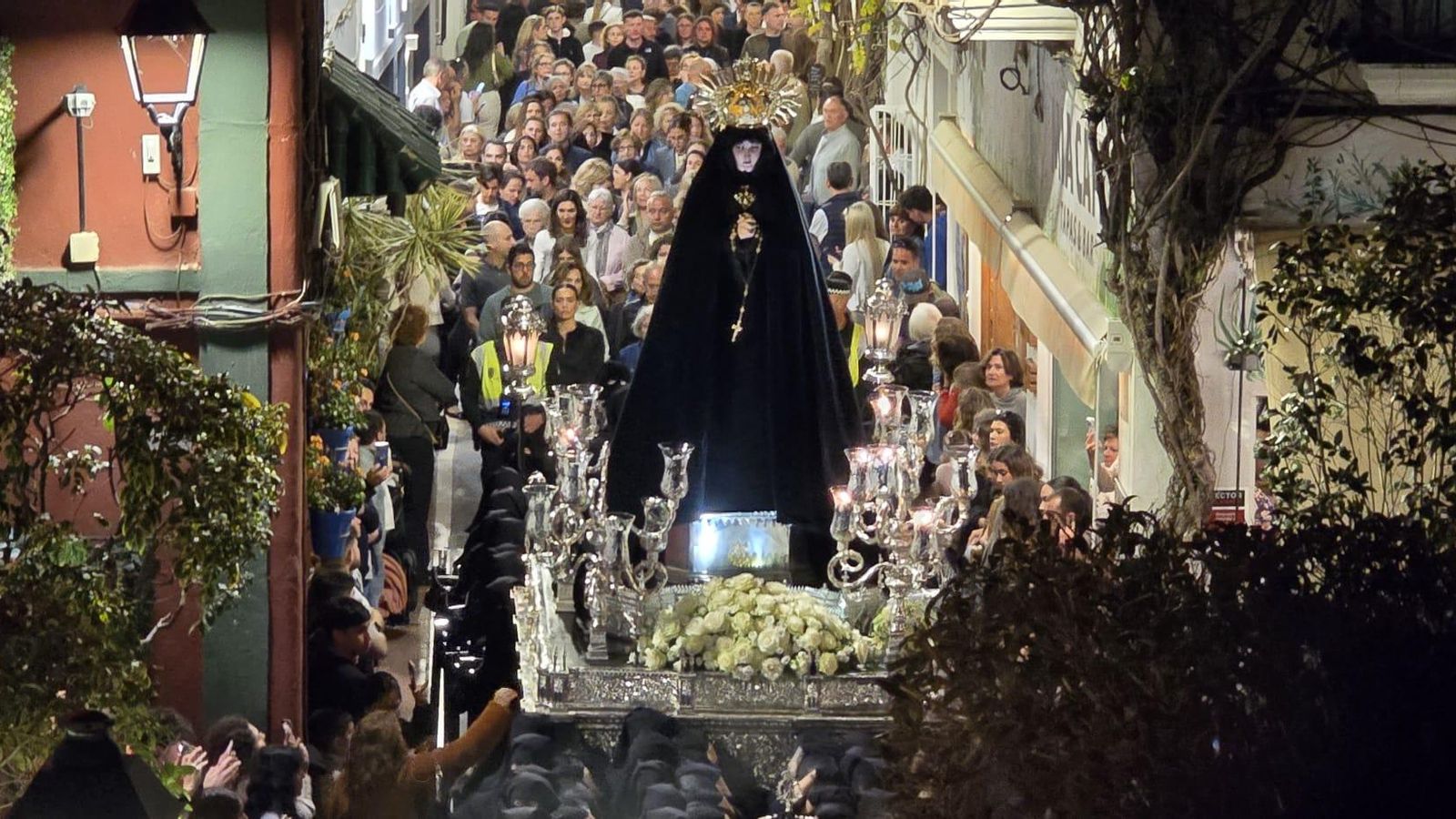 El trono de Nuestra Señora de la Soledad.