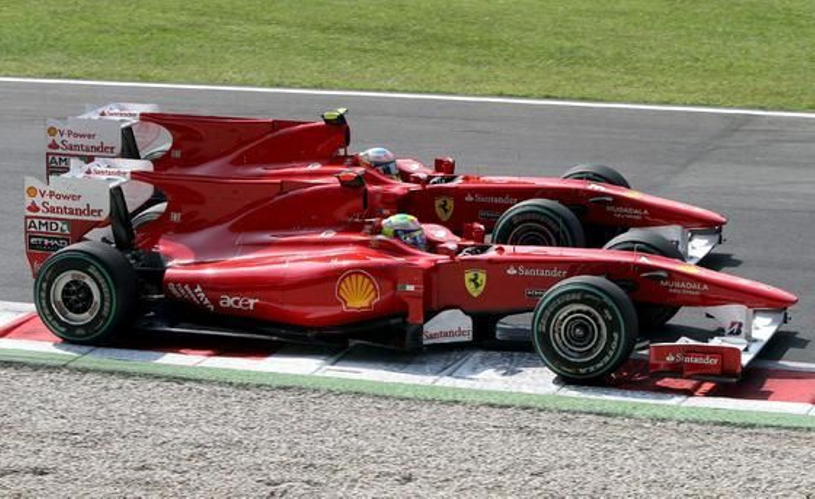 Fernando Alonso refuerza su candidatura al Mundial tras ganar en Monza. / EFE