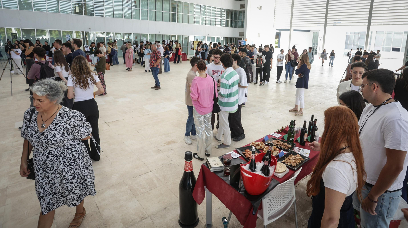 Imágenes de la feria gastronómica en el Campus de Jerez