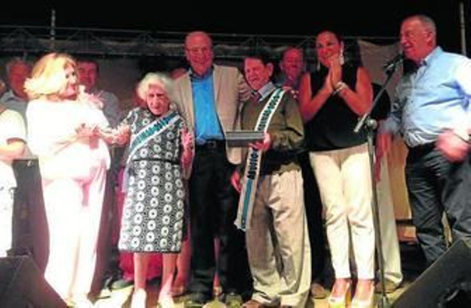 Pedro Rodríguez y Juani Carrillo, con los Abuelos de las Colombinas.