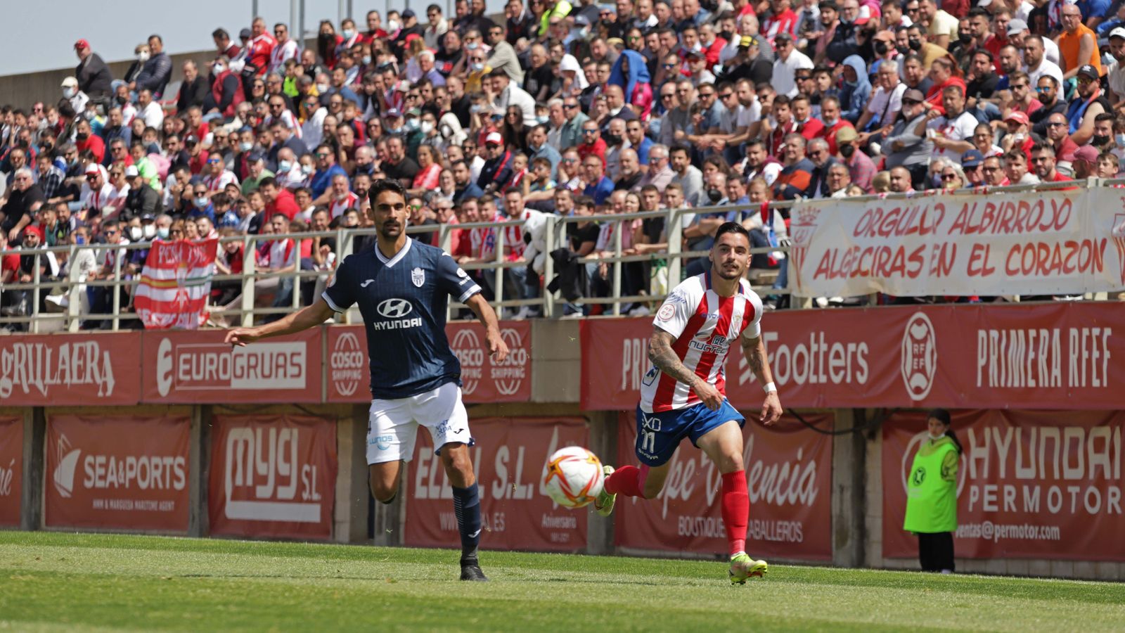 Lance del partido entre Algeciras CF y Atlético Baleares en la 21/22