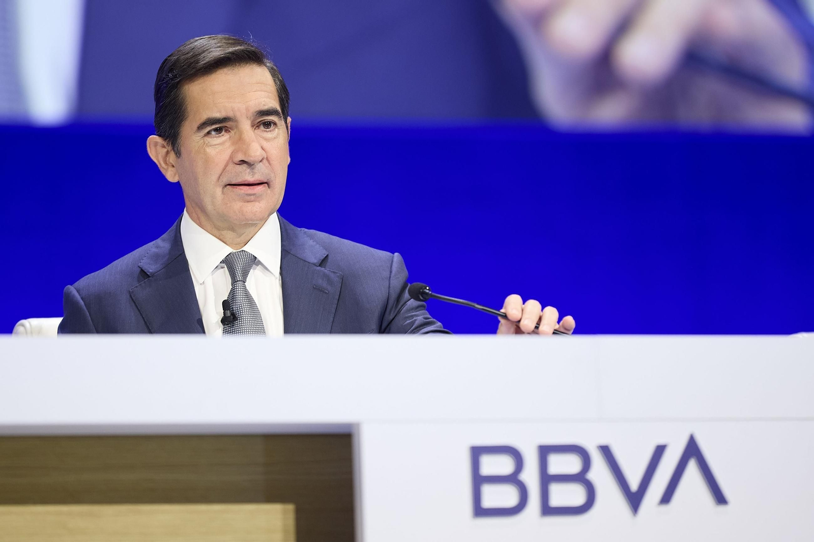 El presidente del BBVA, Carlos Torres, en la Junta General Extraordinaria de Accionistas, en el Palacio de Euskalduna de Bilbao.