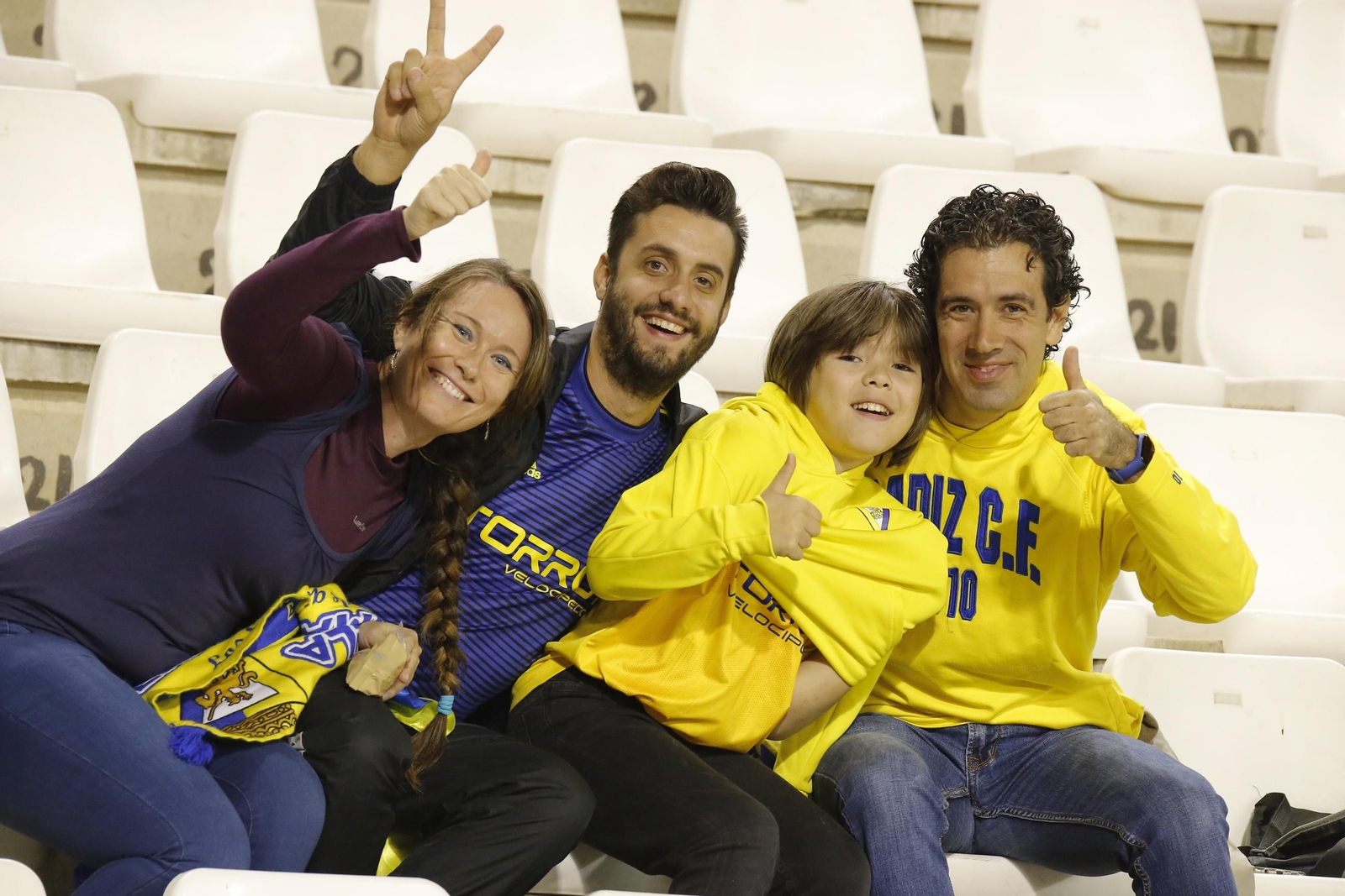 Aficionados cadistas en las gradas.