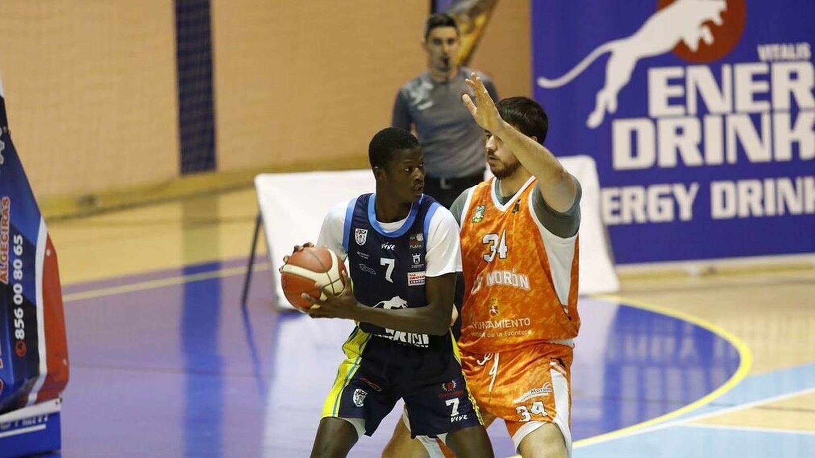 Issa Thiam (7), que es baja, durante el Udea-Morón de la pasada semana