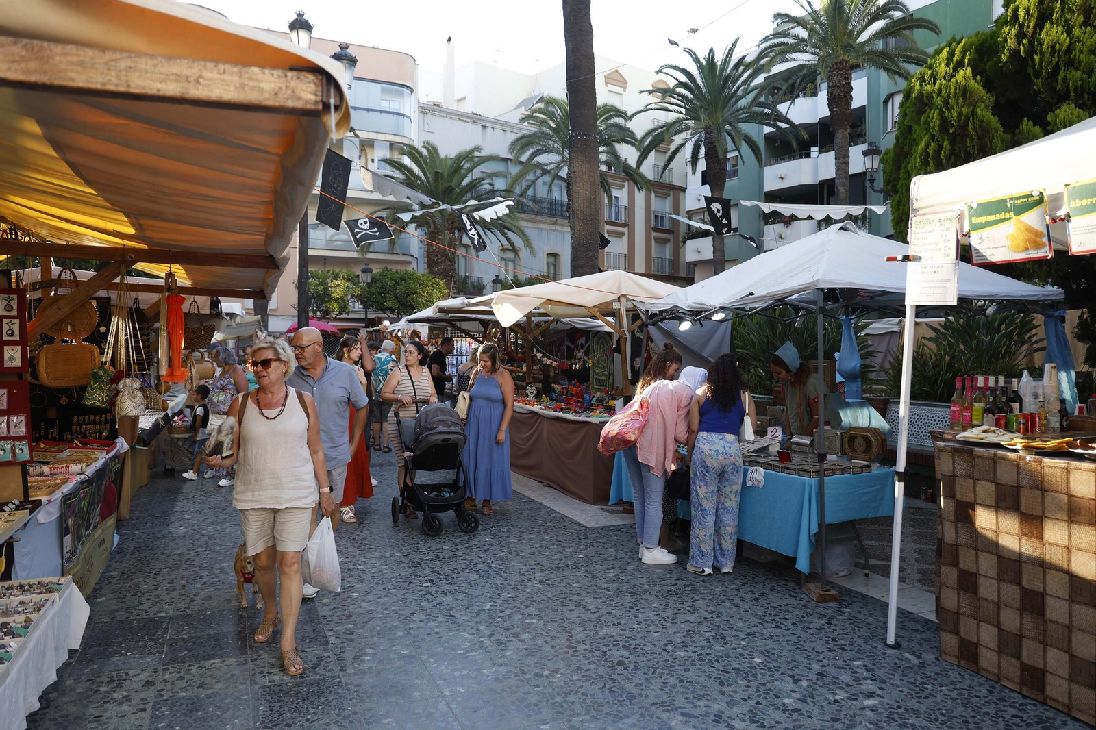 Las fotos del mercadillo pirata en La Línea