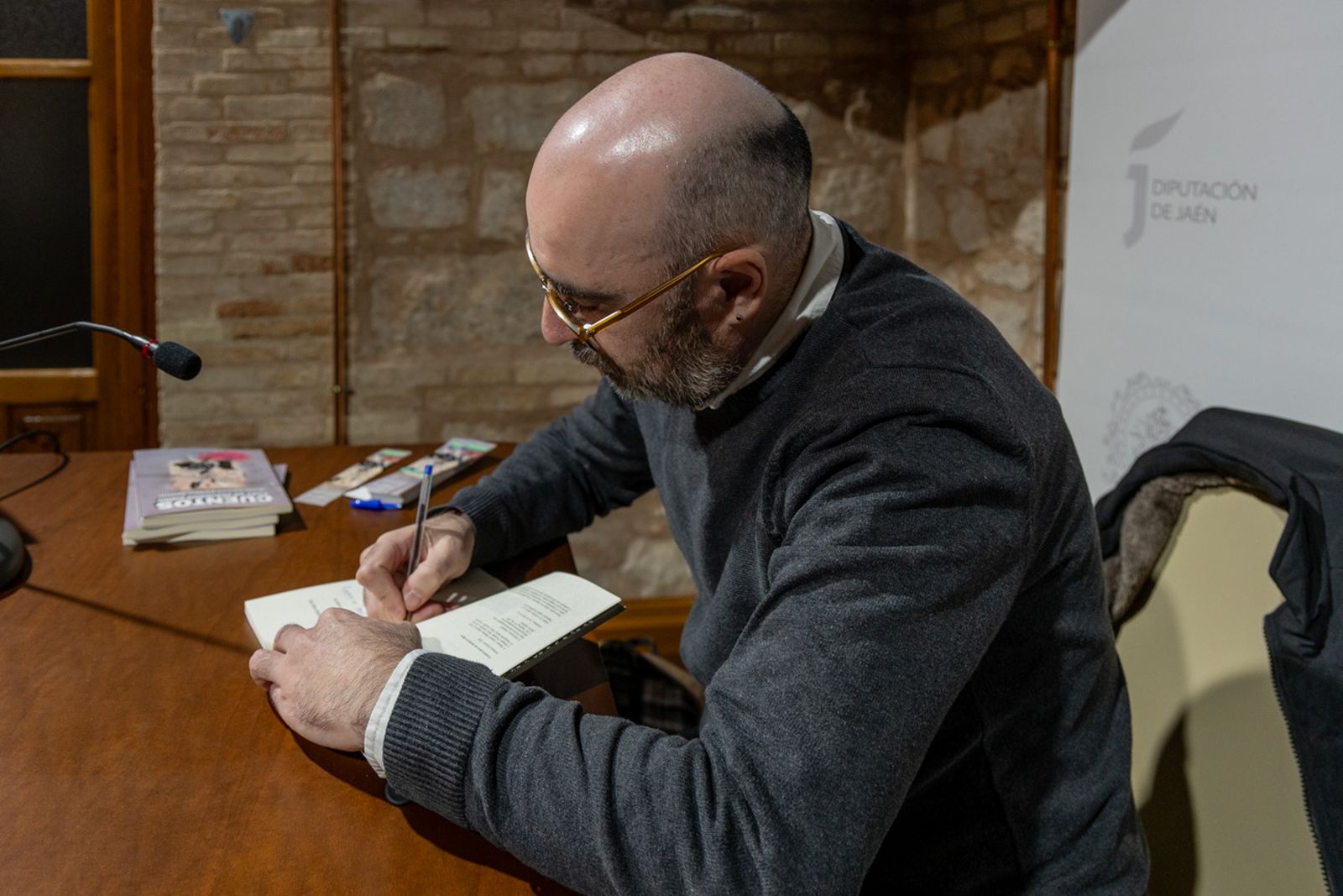 Presentación del libro 'Cuentos para un destierro digno' del autor jiennense Martín Paredes