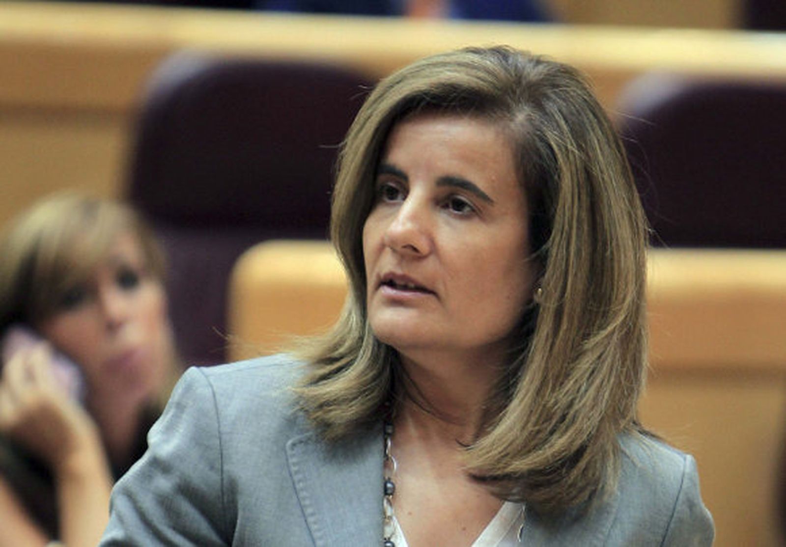 El PSOE amenaza a Báñez con llevarla a los tribunales por filtrar el ERE