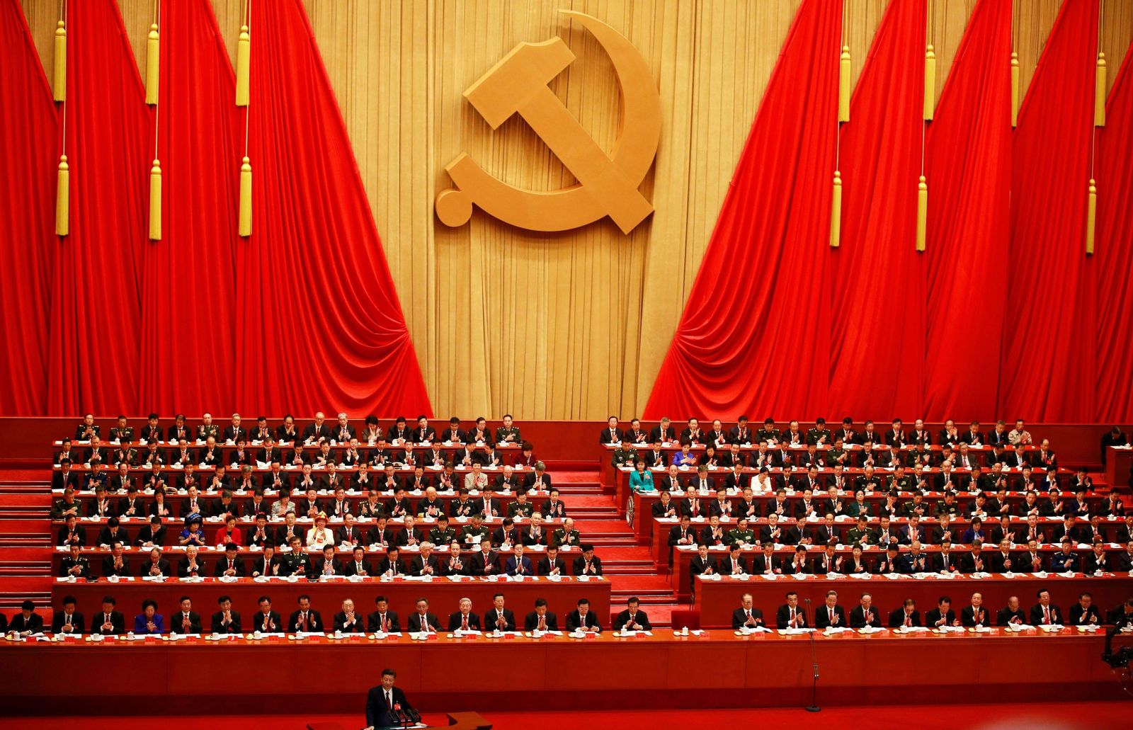 El presidente chino, Xi Jinping, da un discurso en la inauguración ayer del XIX Congreso del Partido Comunista de China en el Gran Palacio del Pueblo en Pekín.