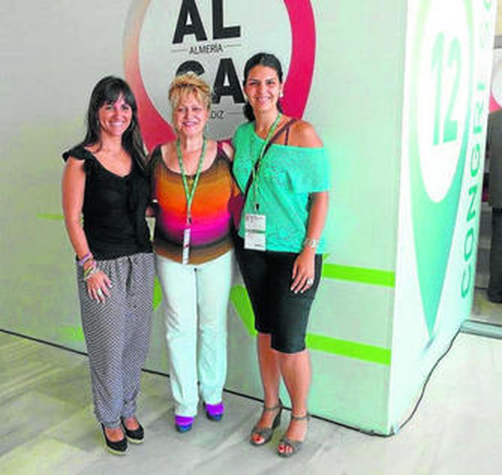 Noemí Cruz (a la derecha), junto a Inés Plaza y Adela Segura.