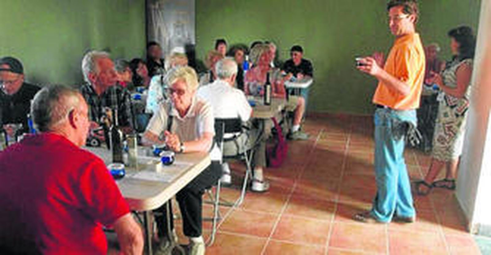 Los talleres gratuitos de iniciación a la cata están dirigidos a amigos de Basilippo en Facebook. Sólo hay que hacerse fan.