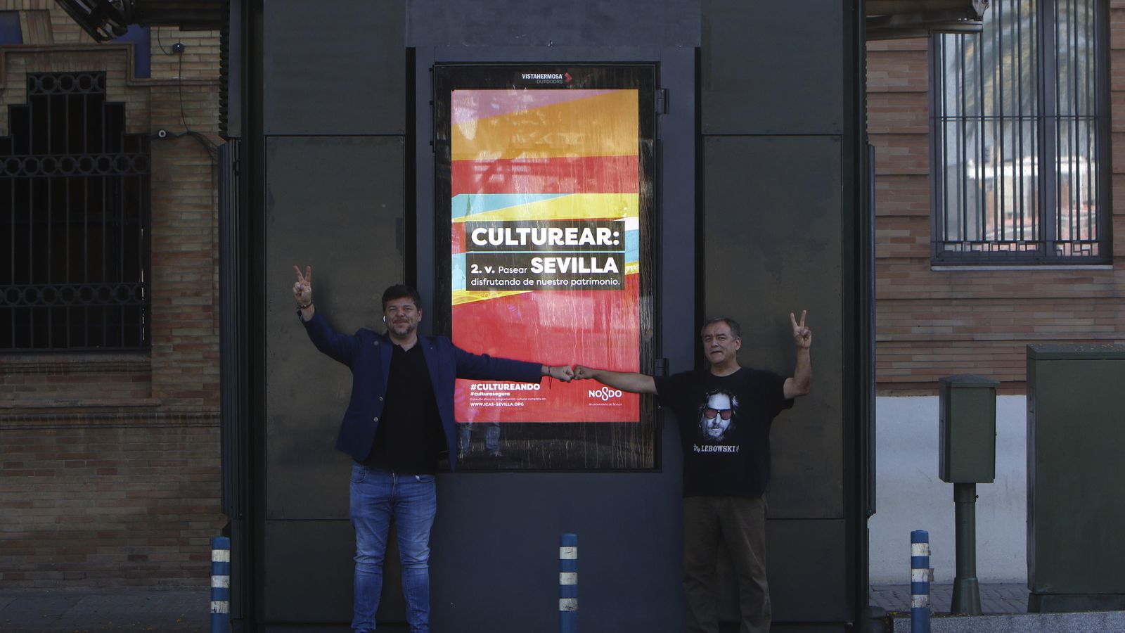 El prototipo de pantalla digital de 75 pulgadas instalada en un quiosco del Paseo de Colón.