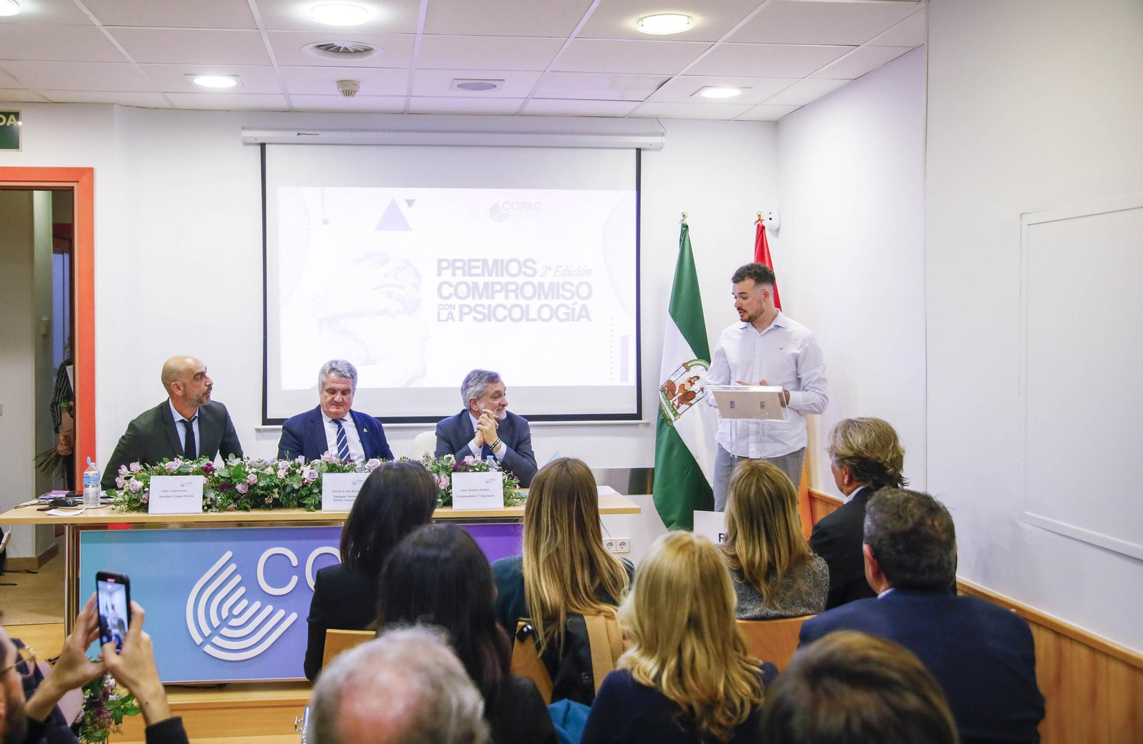 Las imágenes de la entrega de los Premios Compromiso con la Psicología en la sede del COPAO en Almería