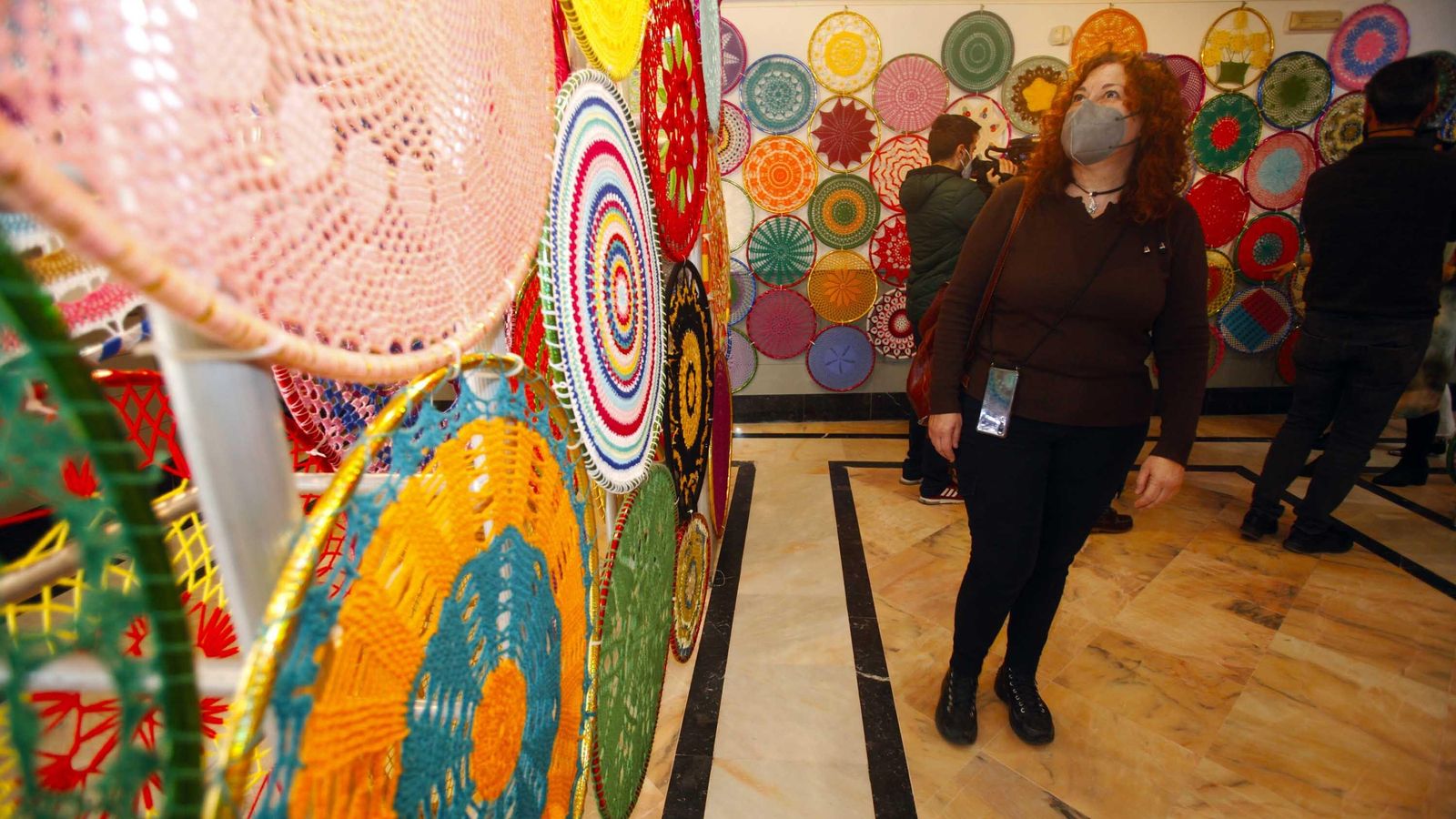 Visitantes en la muestra 'Sororidad cartayera, la red'