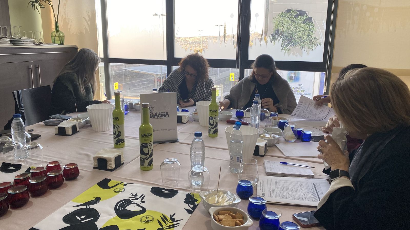 Cata del jurado para elegir a los ganadores de los Alcuza.