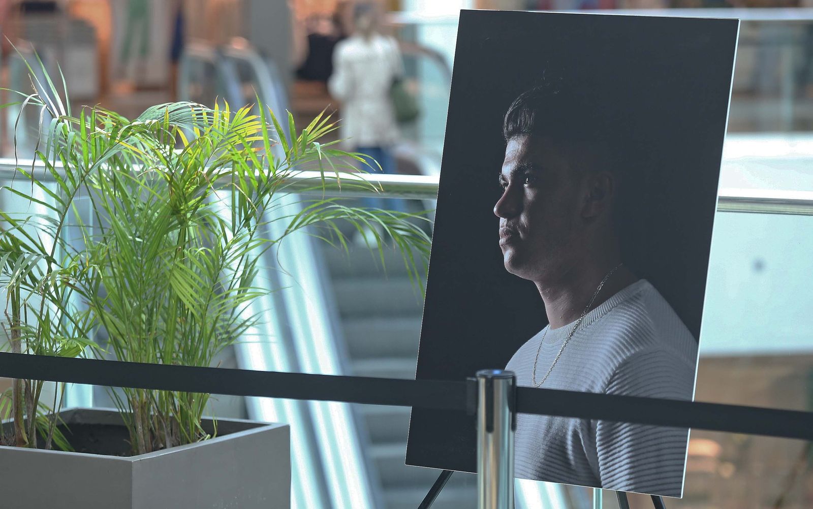 Fotos de la exposición 'Idas y venidas' en el centro comercial Puerta Europa  en Algeciras