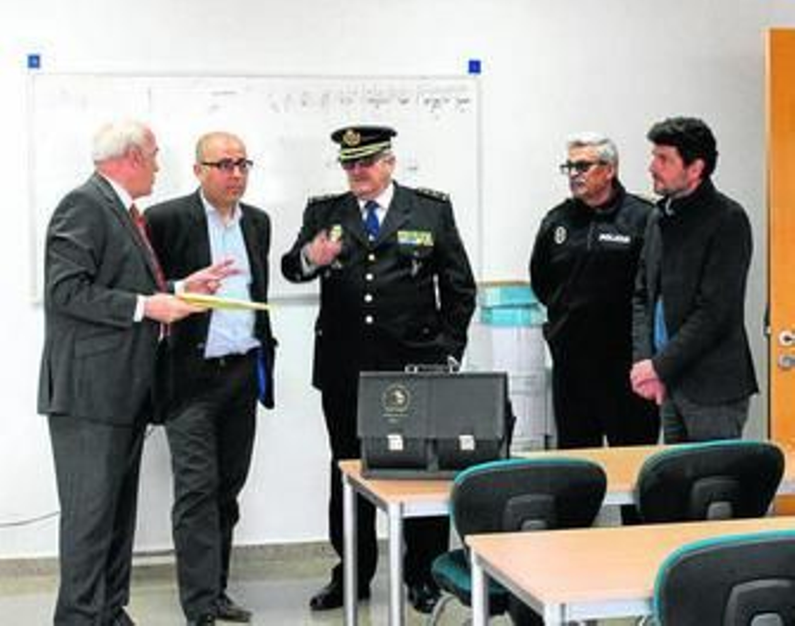 Visita de responsables de la division de documentación del Ministerio de Interior hace unos meses a Huércal-Overa.