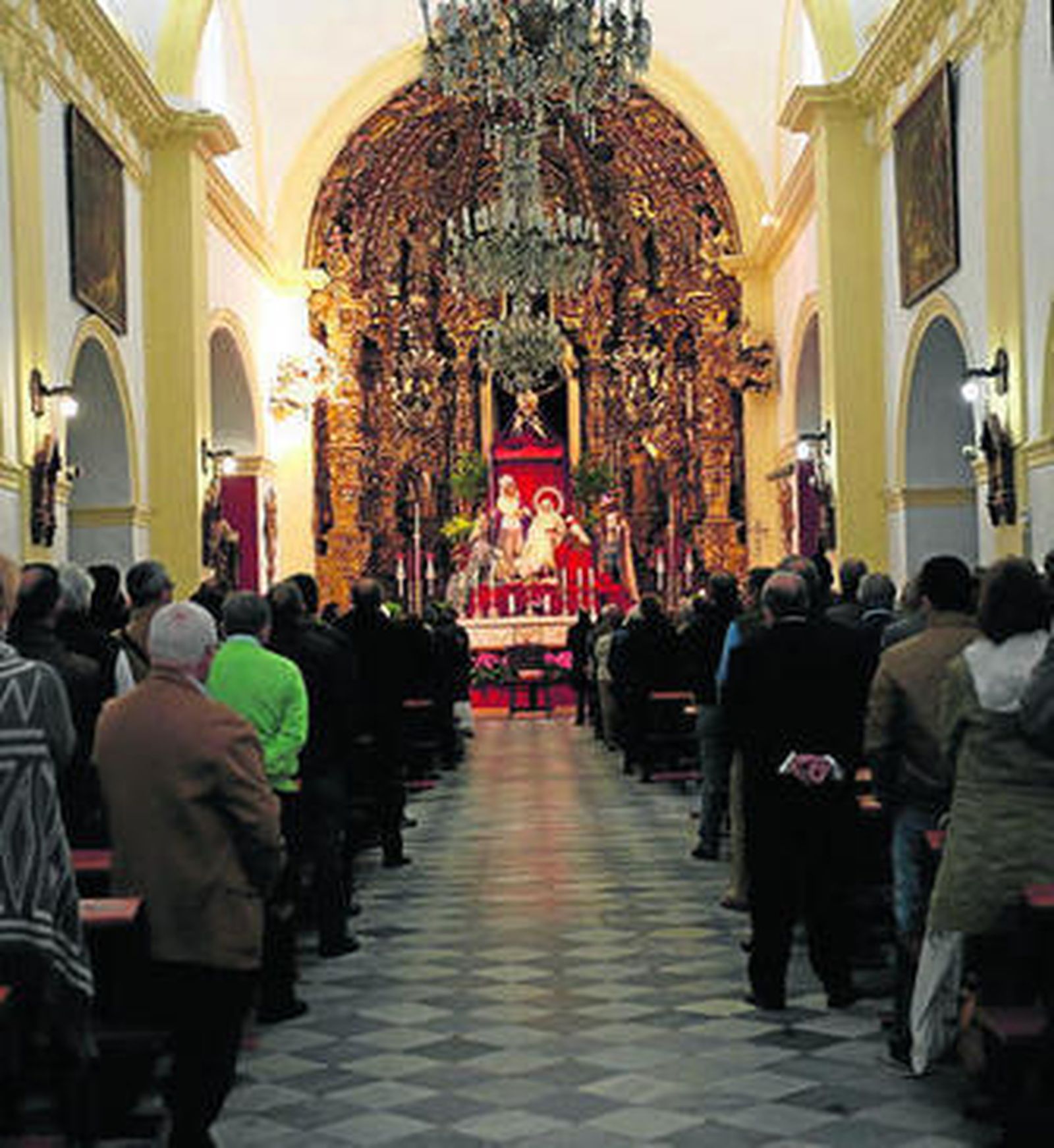 La misa funeral celebrada ayer en la iglesia de San Francisco.