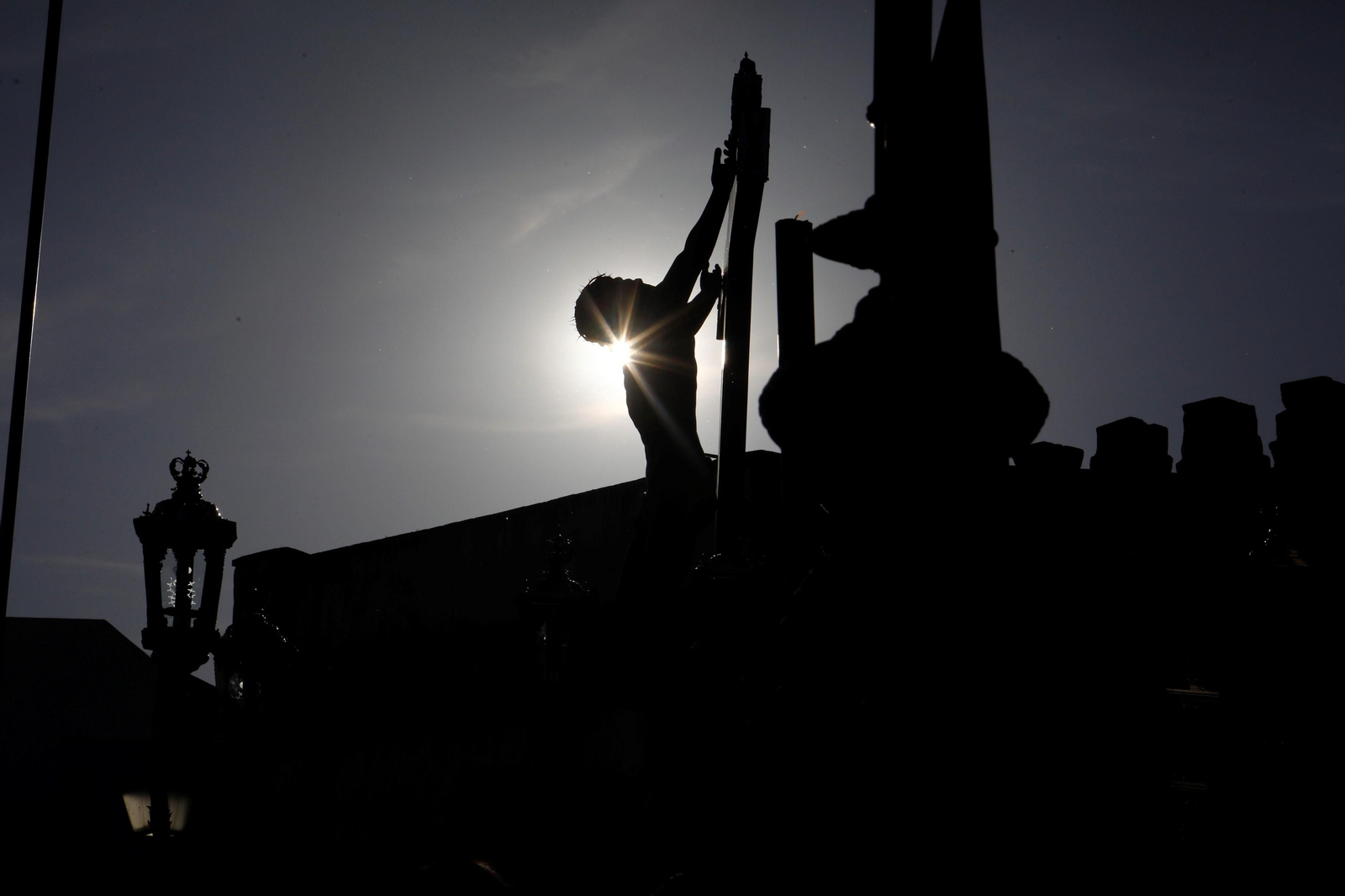 Viernes Santo en Córdoba: la procesión de los Dolores, en imágenes