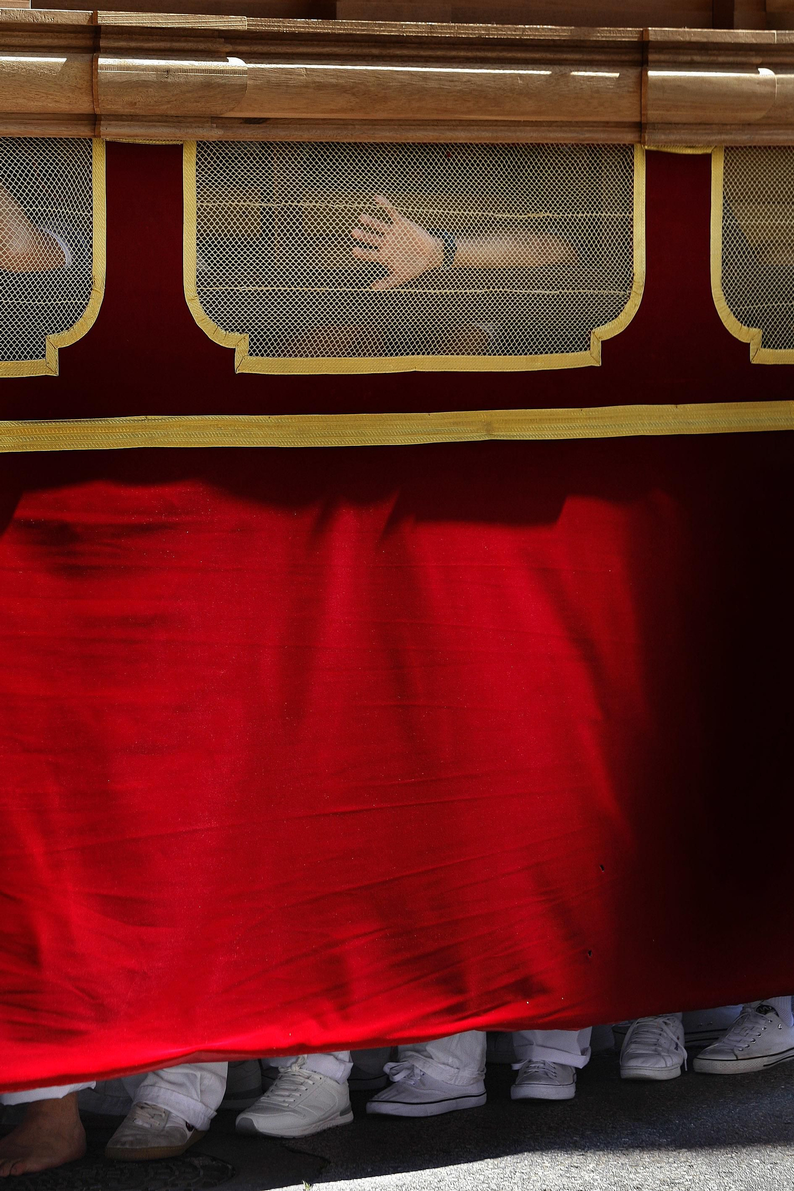 Salida de la hermandad del Despojado