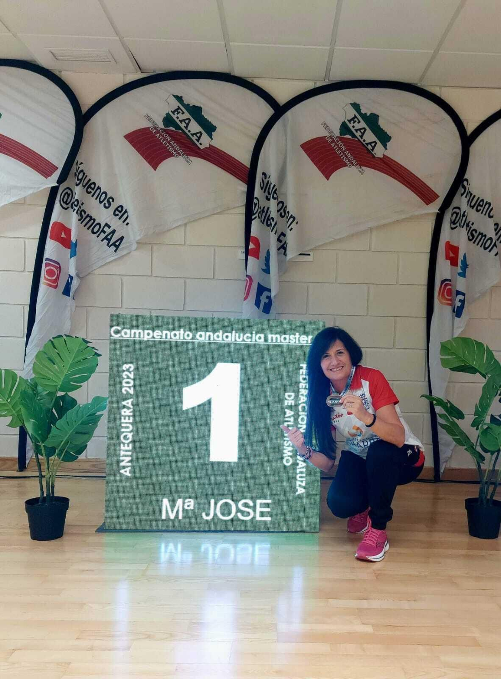 María José Valle, se ha colgado en Antequera el oro en 3.000 metros.